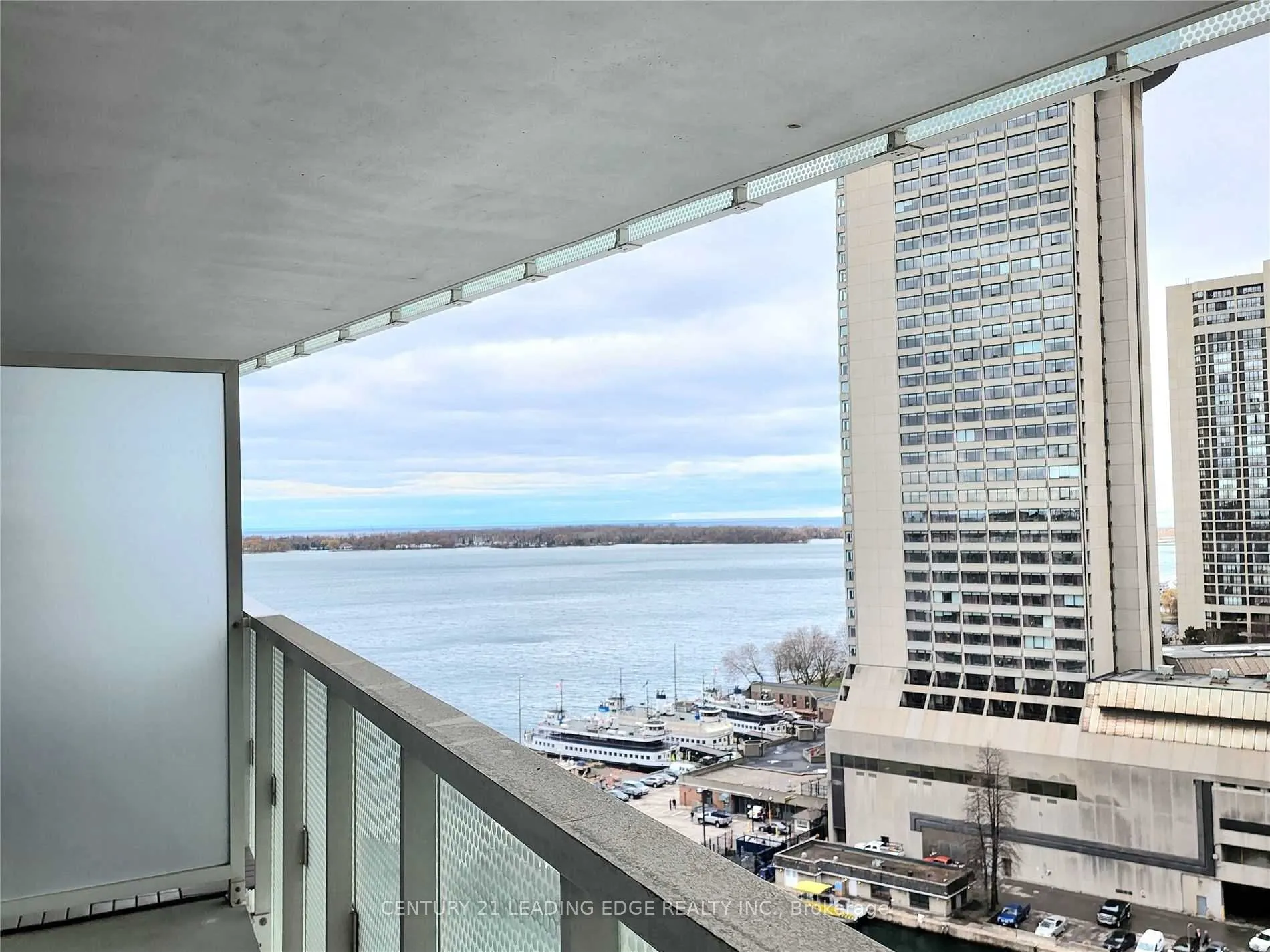 15 Queens Quay E, #1407