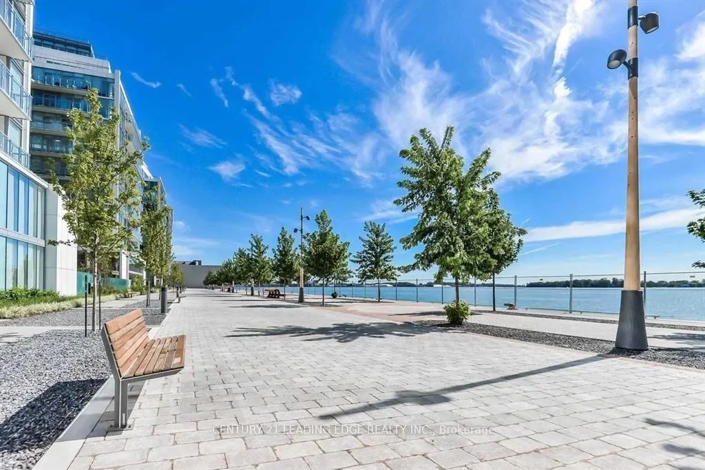 15 Queens Quay E, #1407