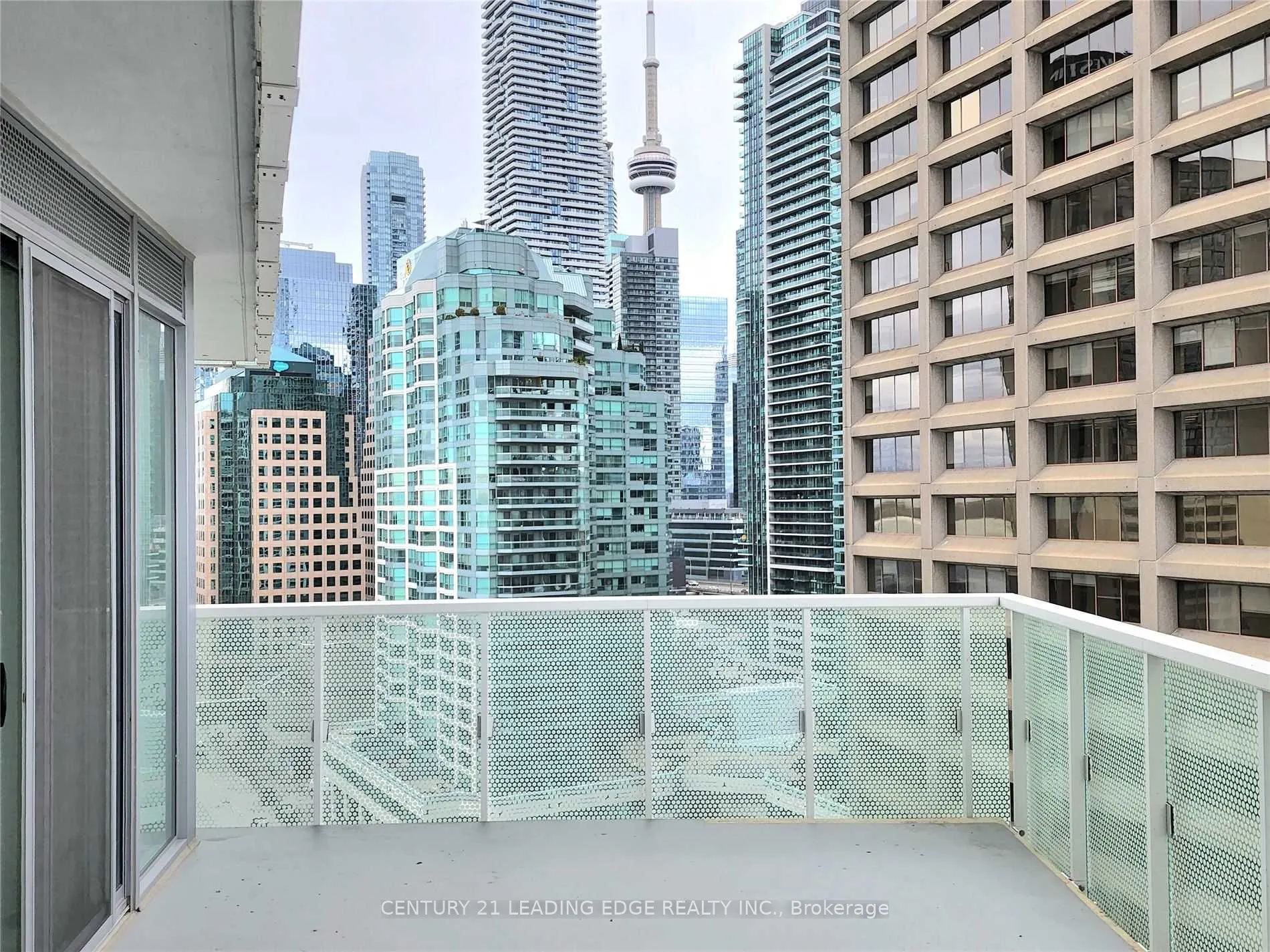 15 Queens Quay E, #1407