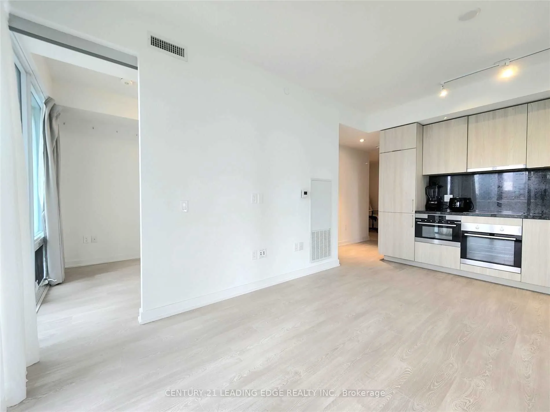 15 Queens Quay E, #1407