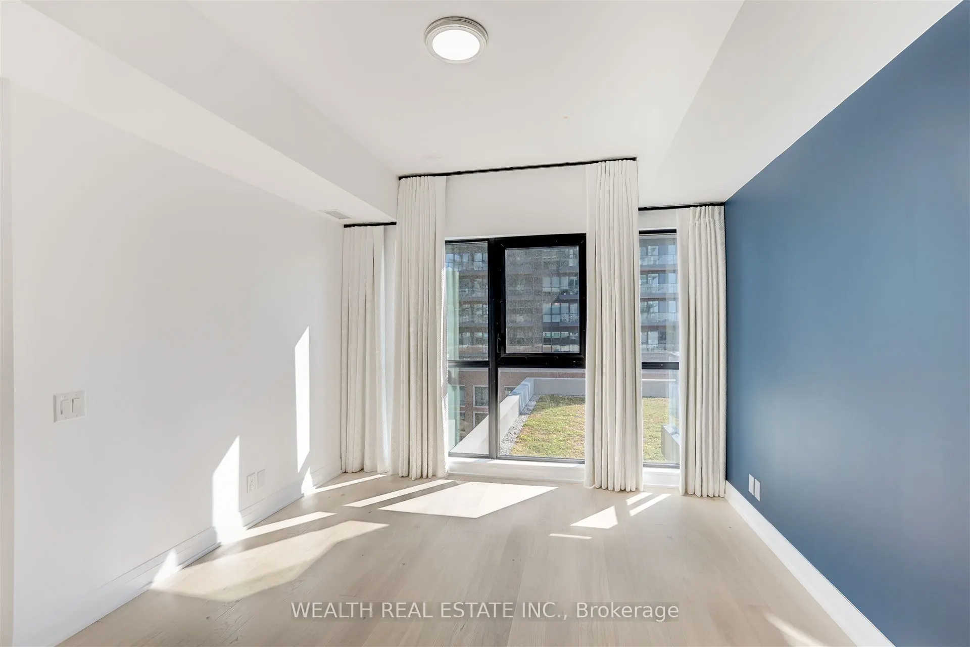 33 Frederick Todd Way, #816