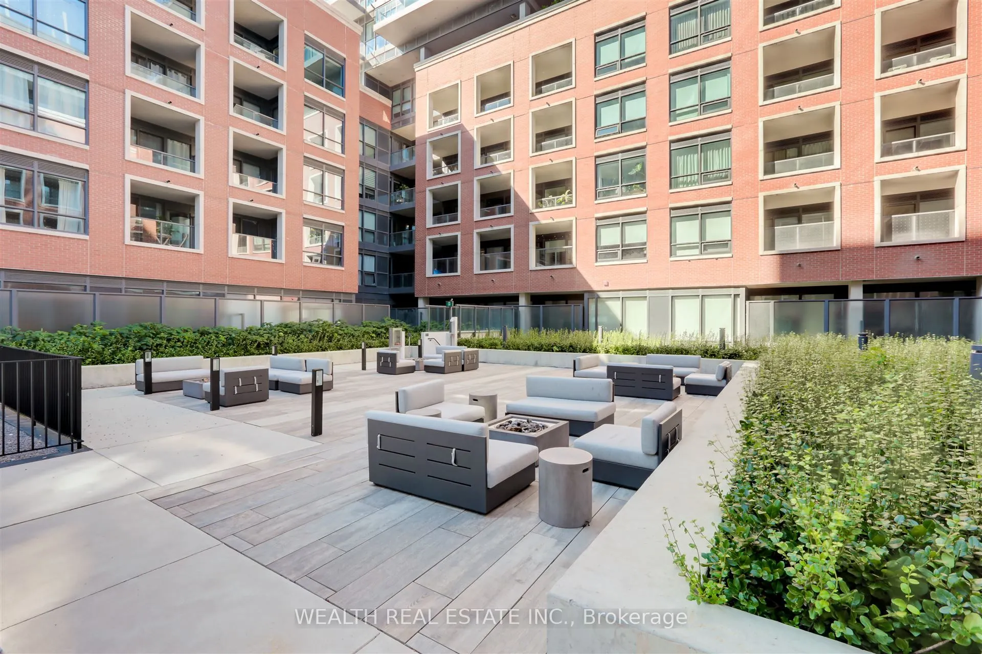 33 Frederick Todd Way, #816