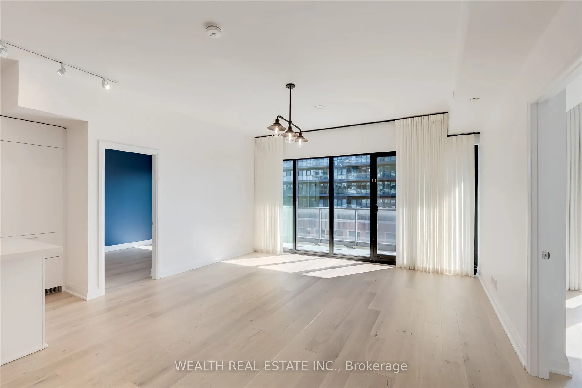 33 Frederick Todd Way, #816
