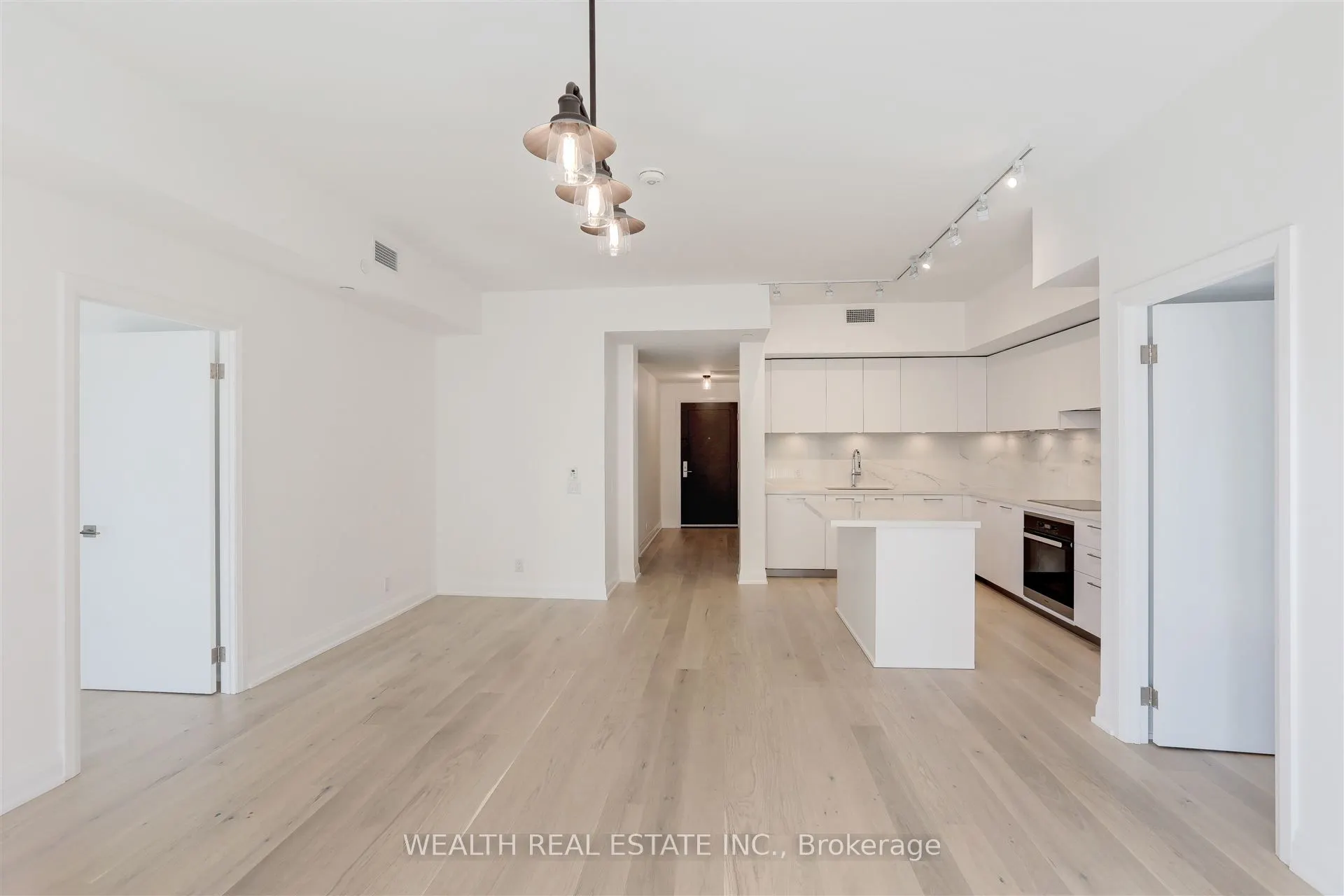 33 Frederick Todd Way, #816
