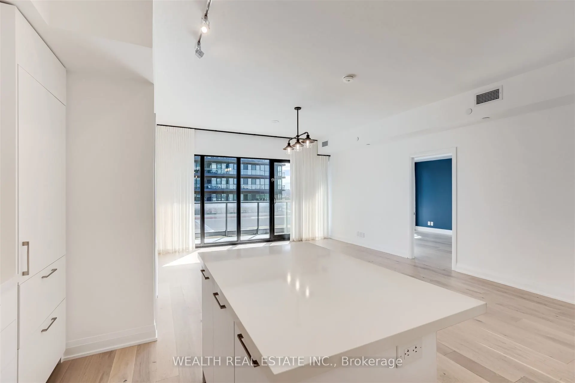 33 Frederick Todd Way, #816