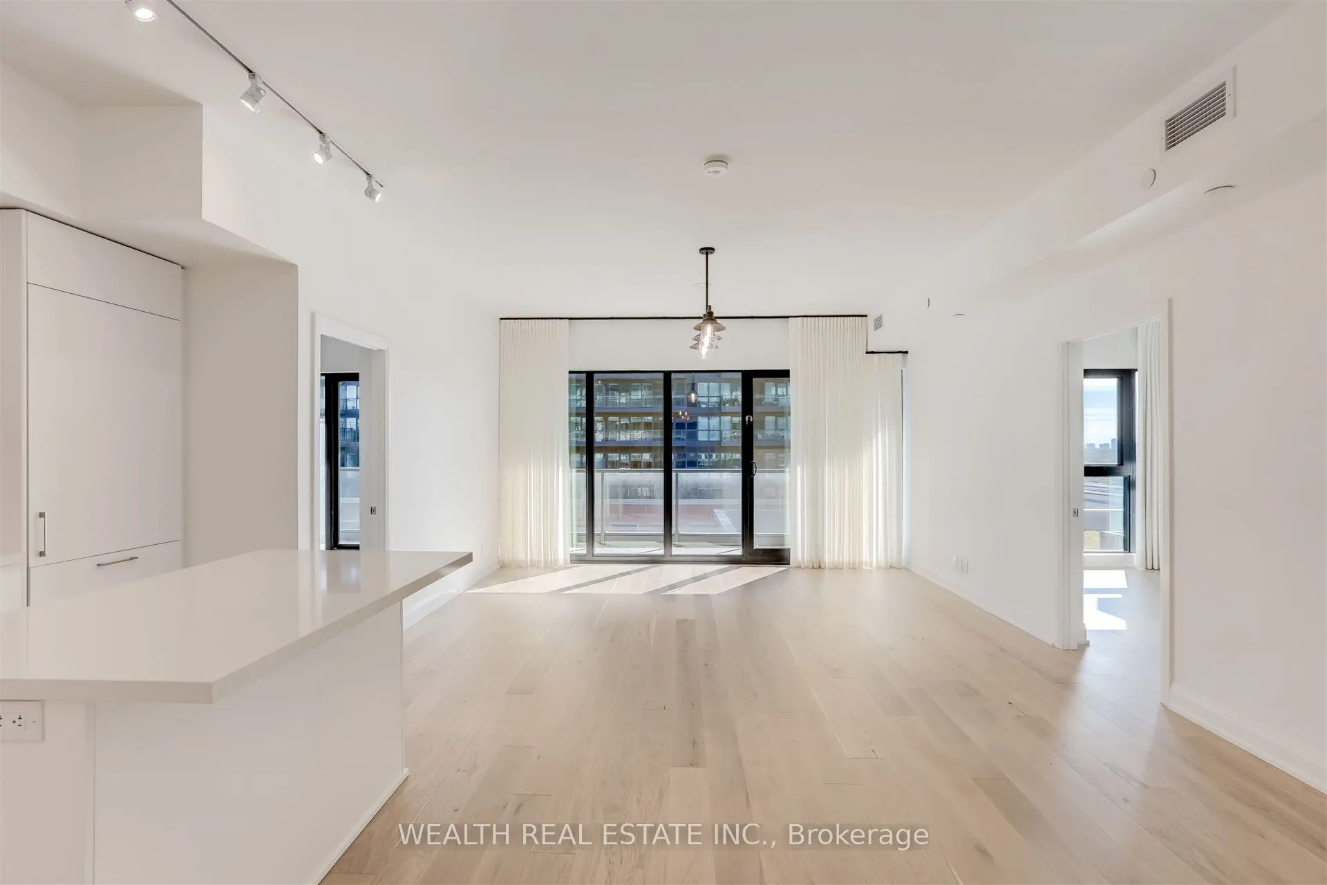 33 Frederick Todd Way, #816