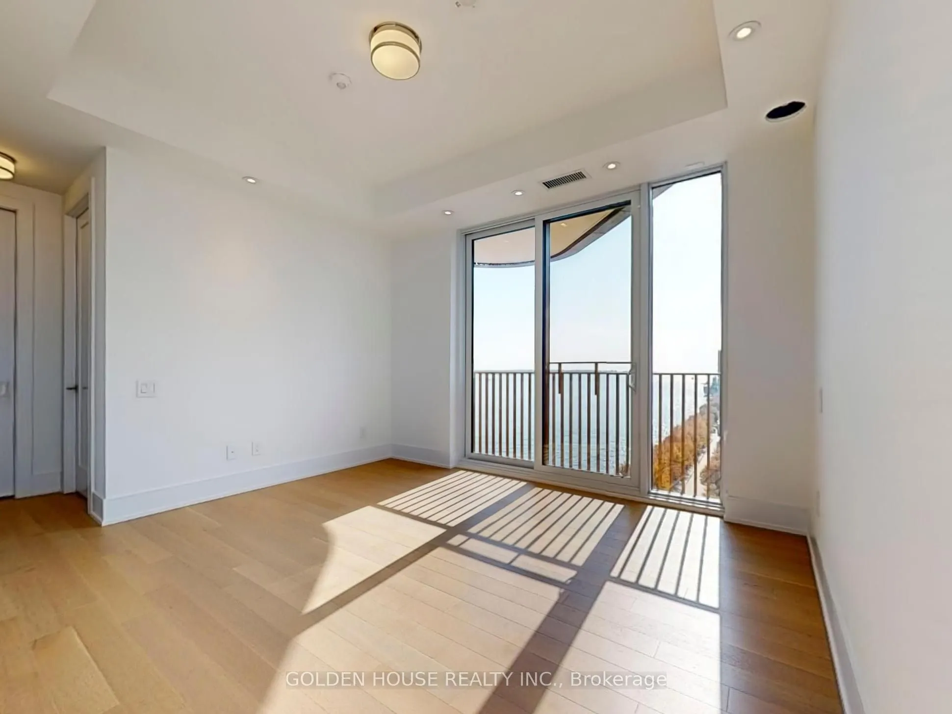 155 Merchants' Wharf, #1112