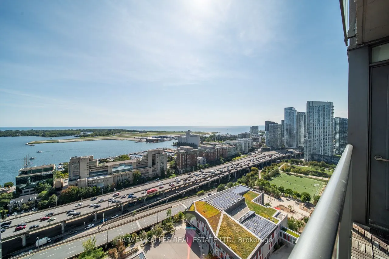 15 Fort York Boulevard