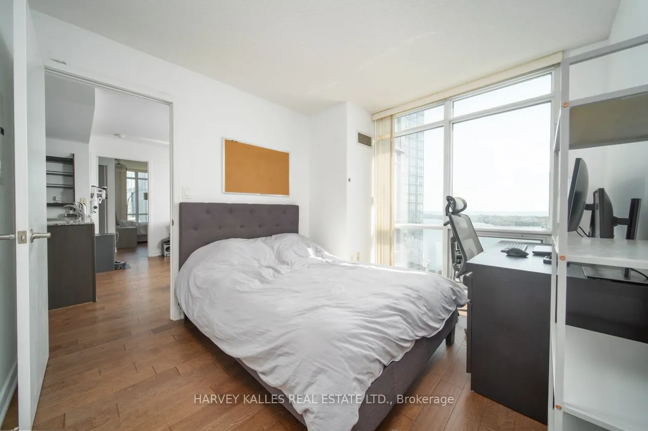 15 Fort York Boulevard