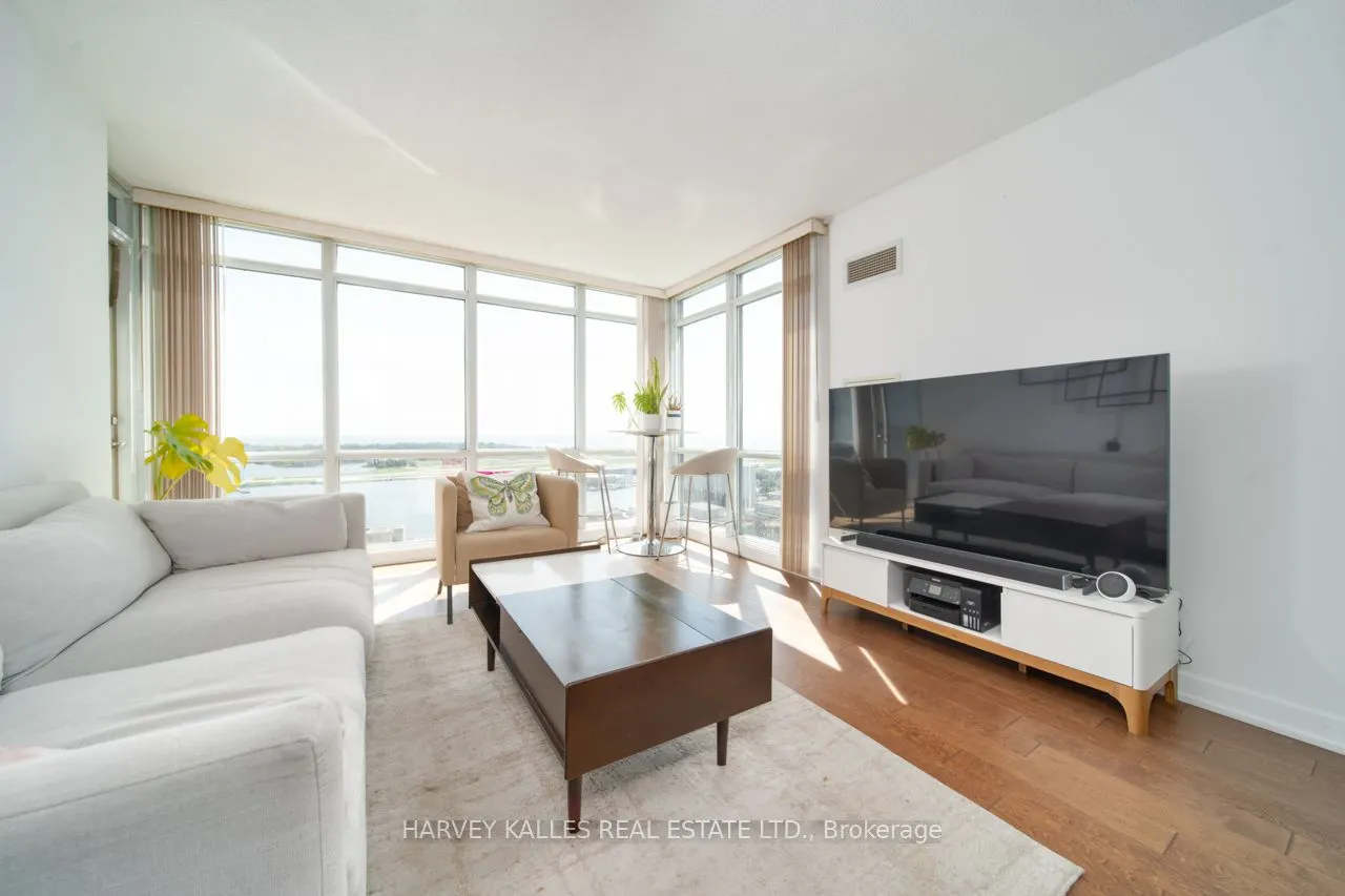 15 Fort York Boulevard