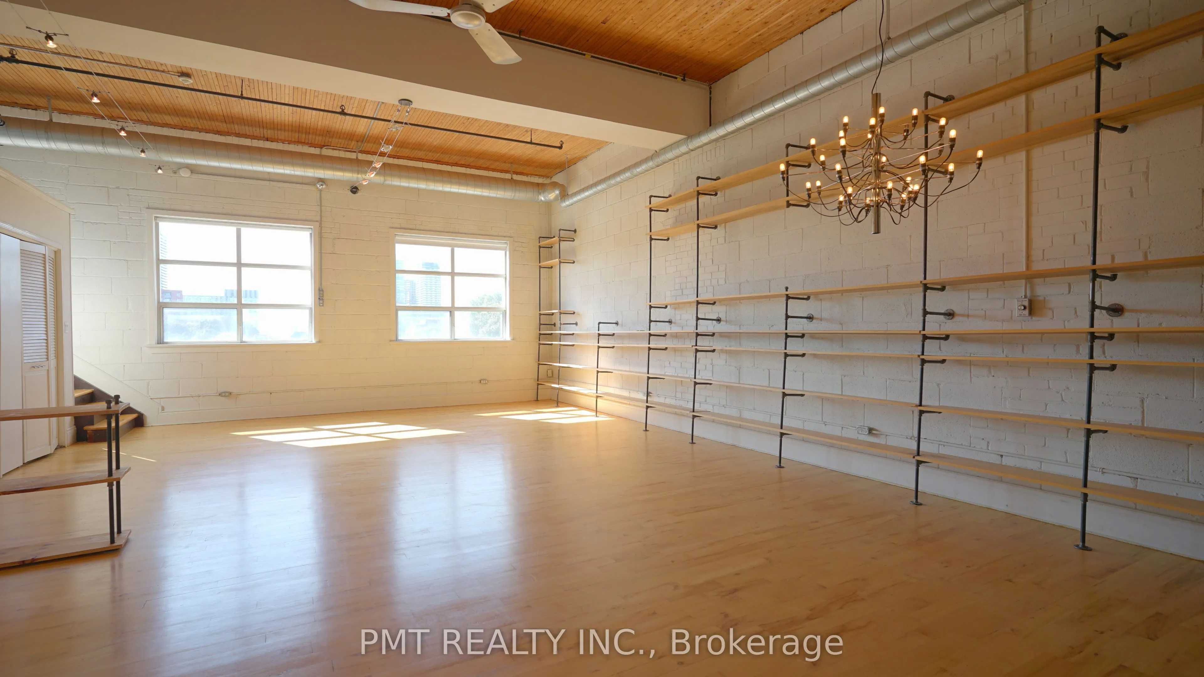 426 Queen Street E, #401