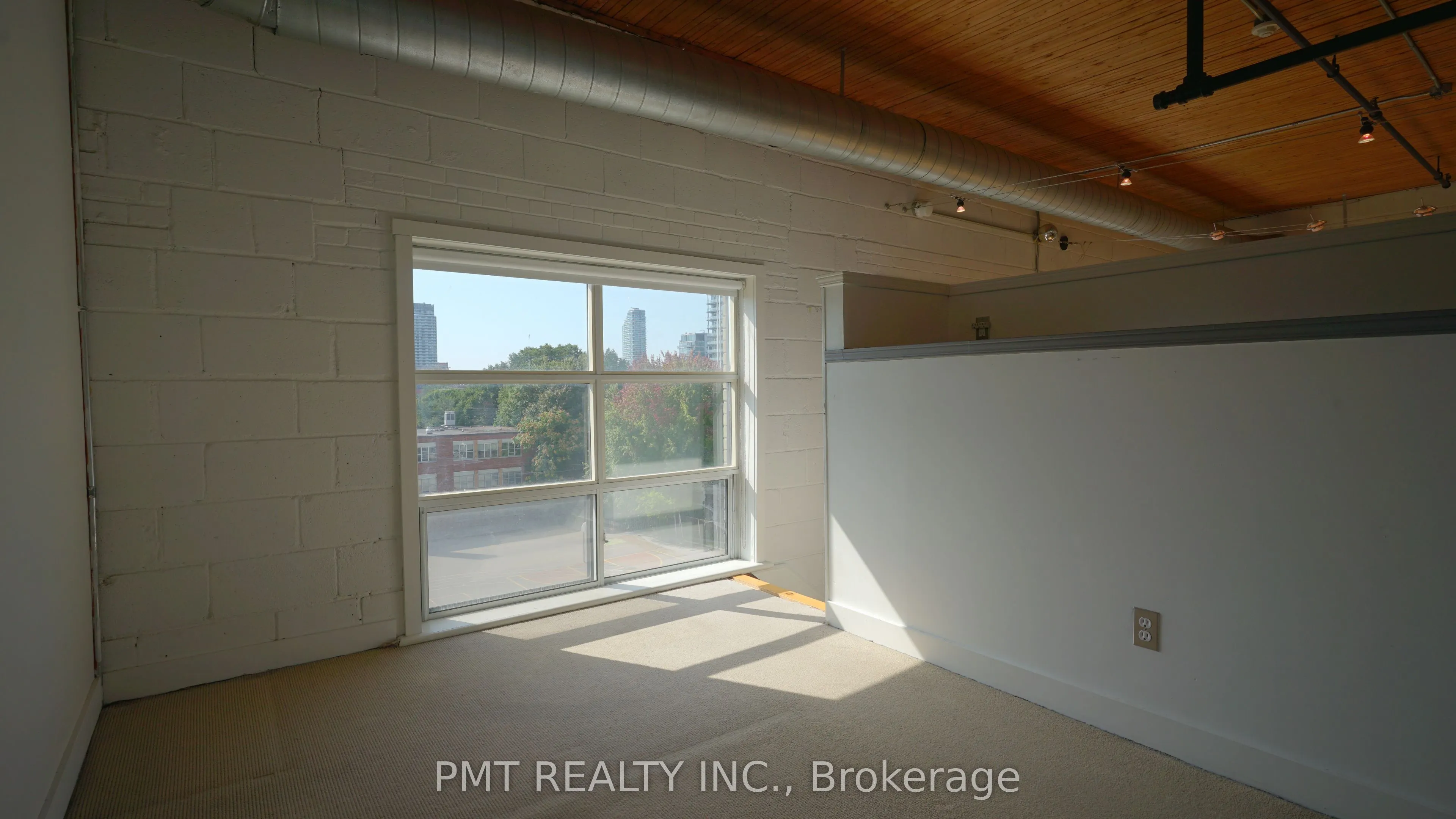 426 Queen Street E, #401