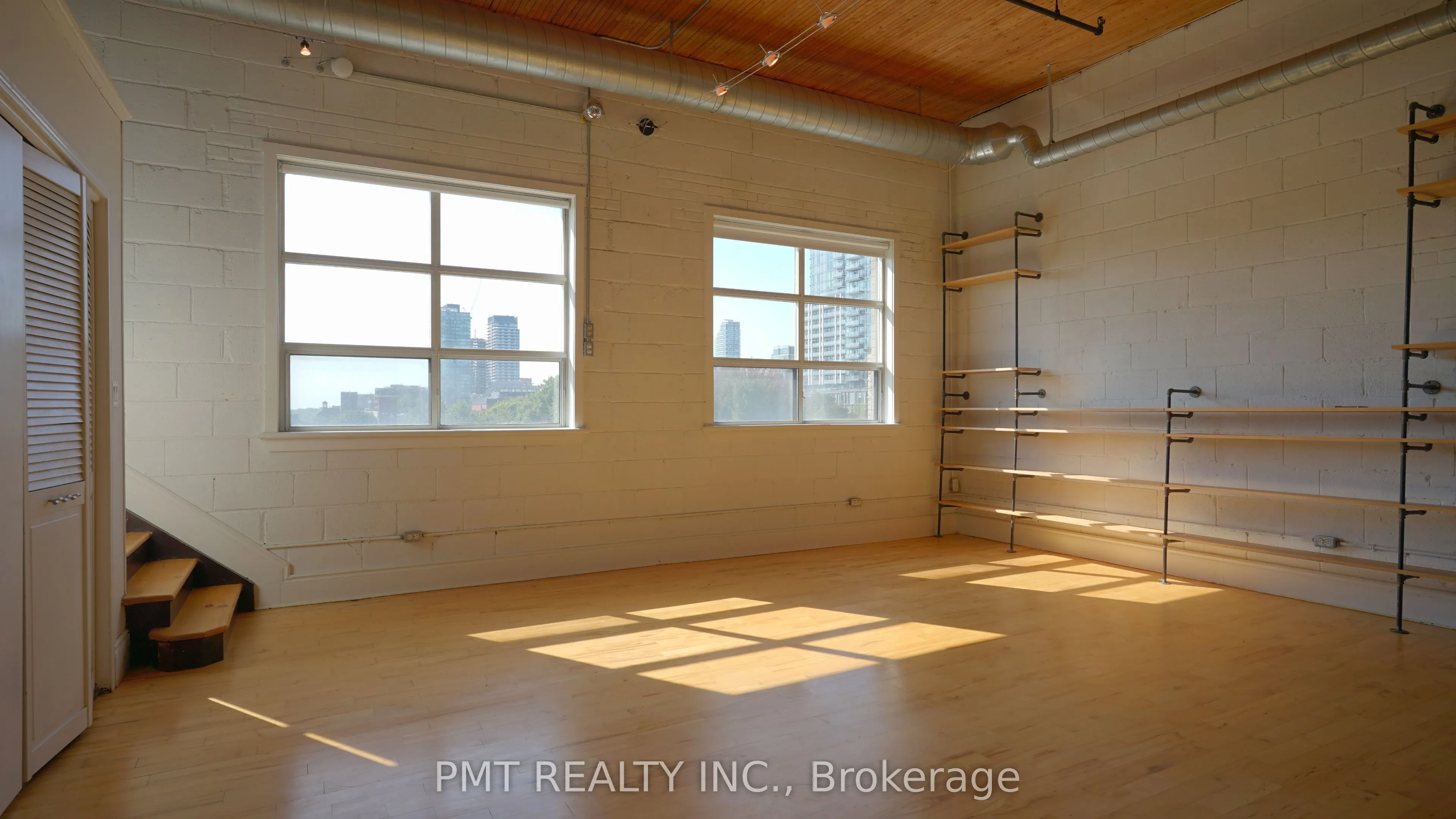 426 Queen Street E, #401