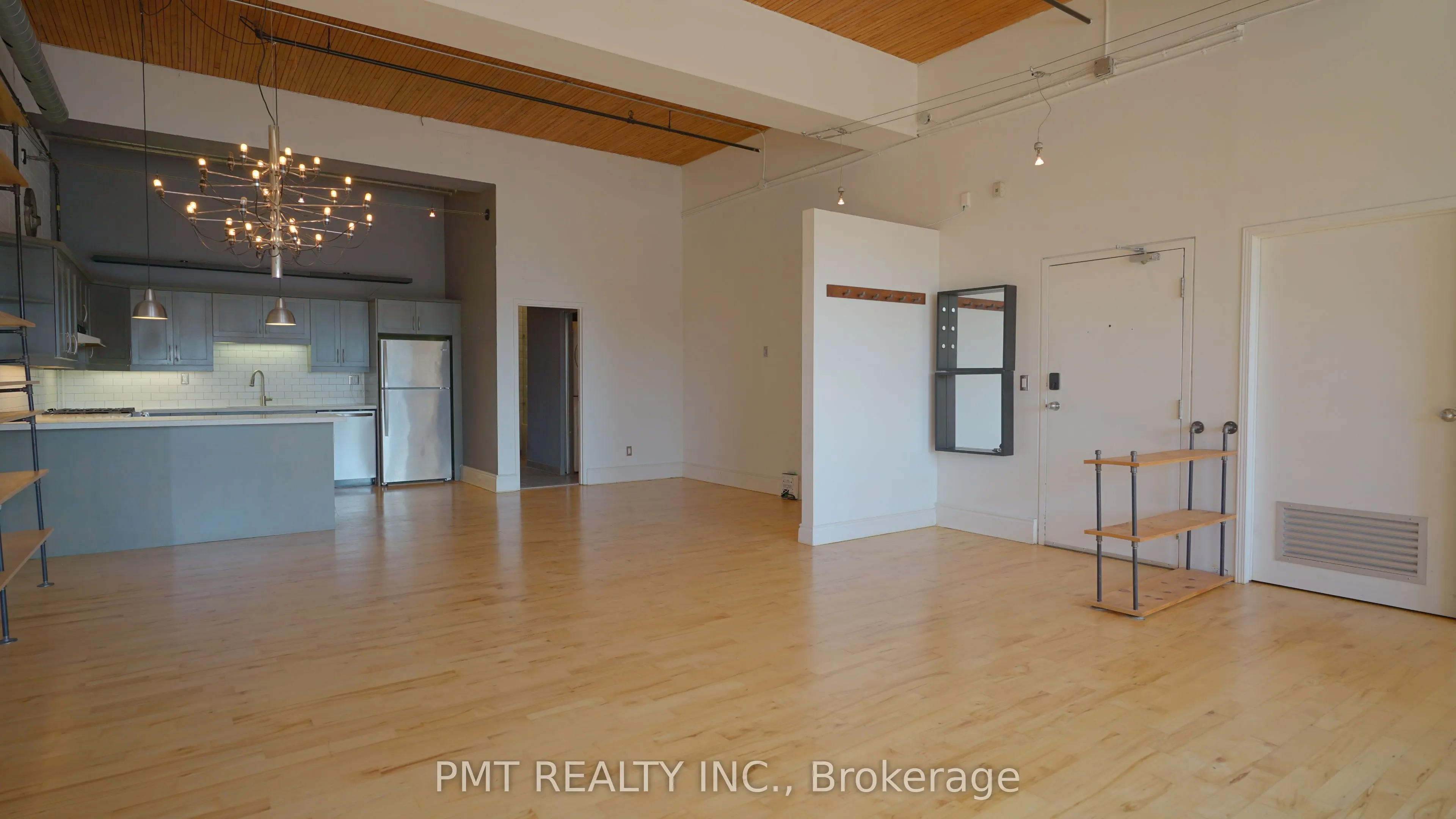 426 Queen Street E, #401