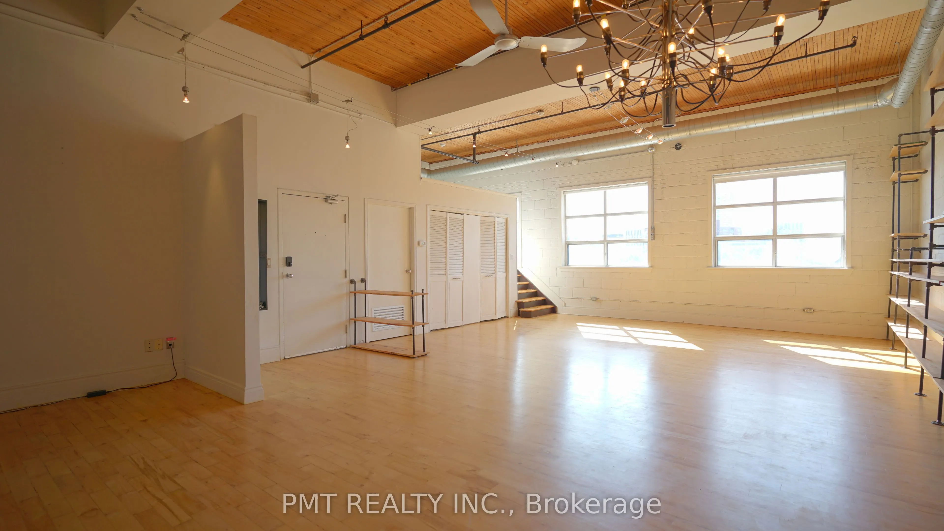 426 Queen Street E, #401