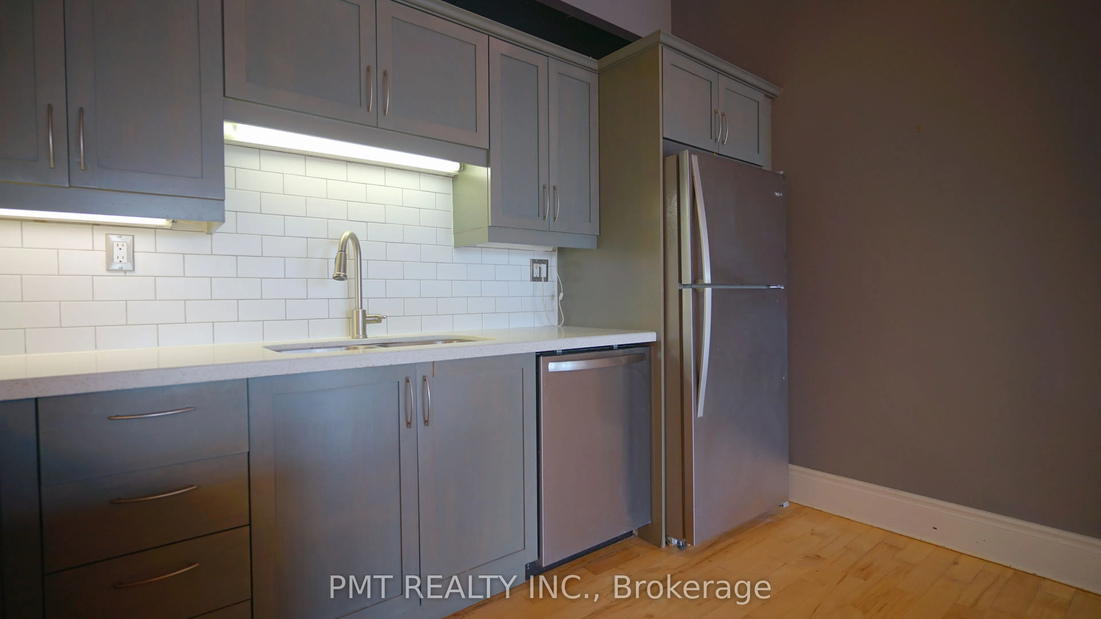 426 Queen Street E, #401