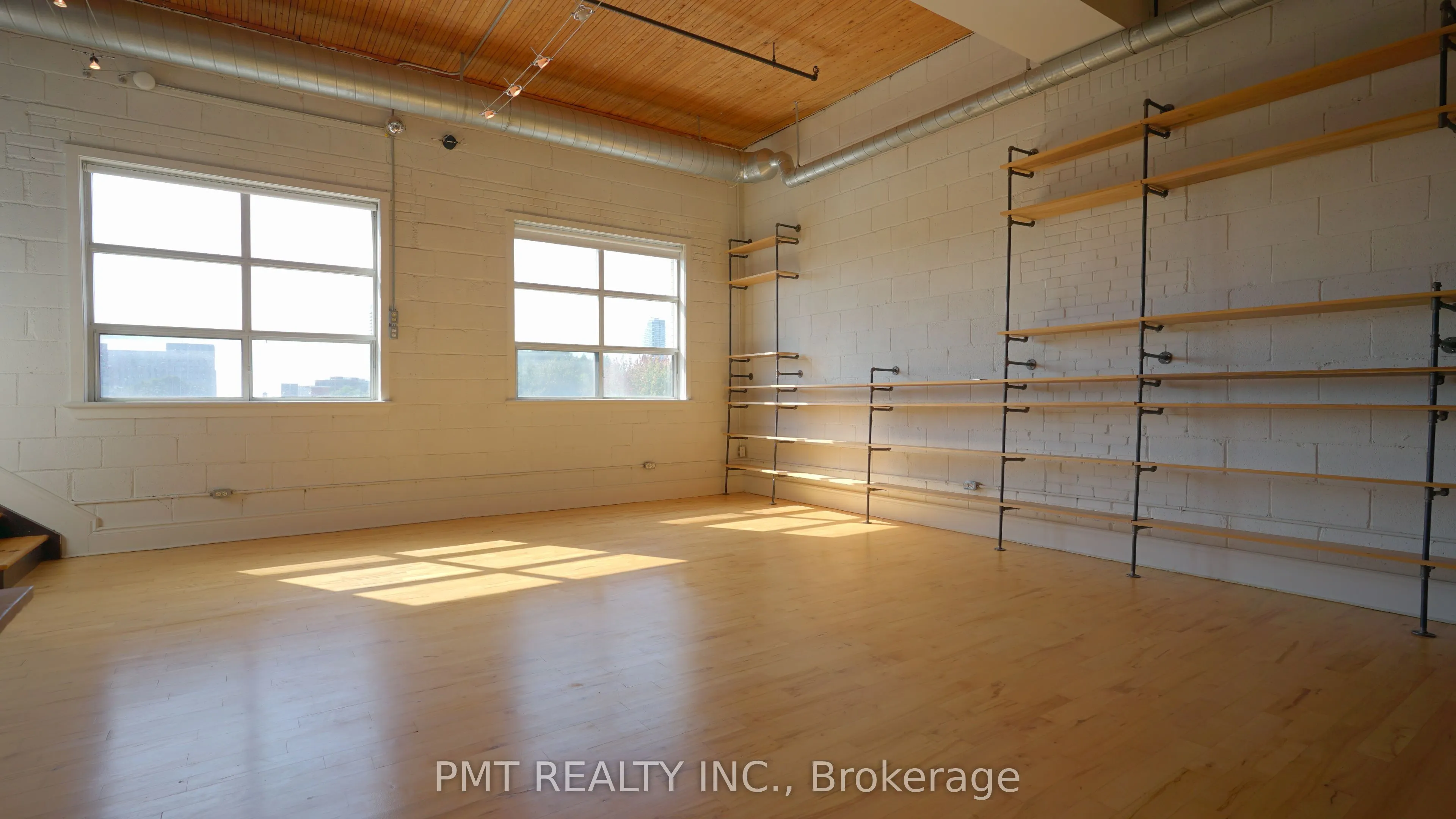 426 Queen Street E, #401