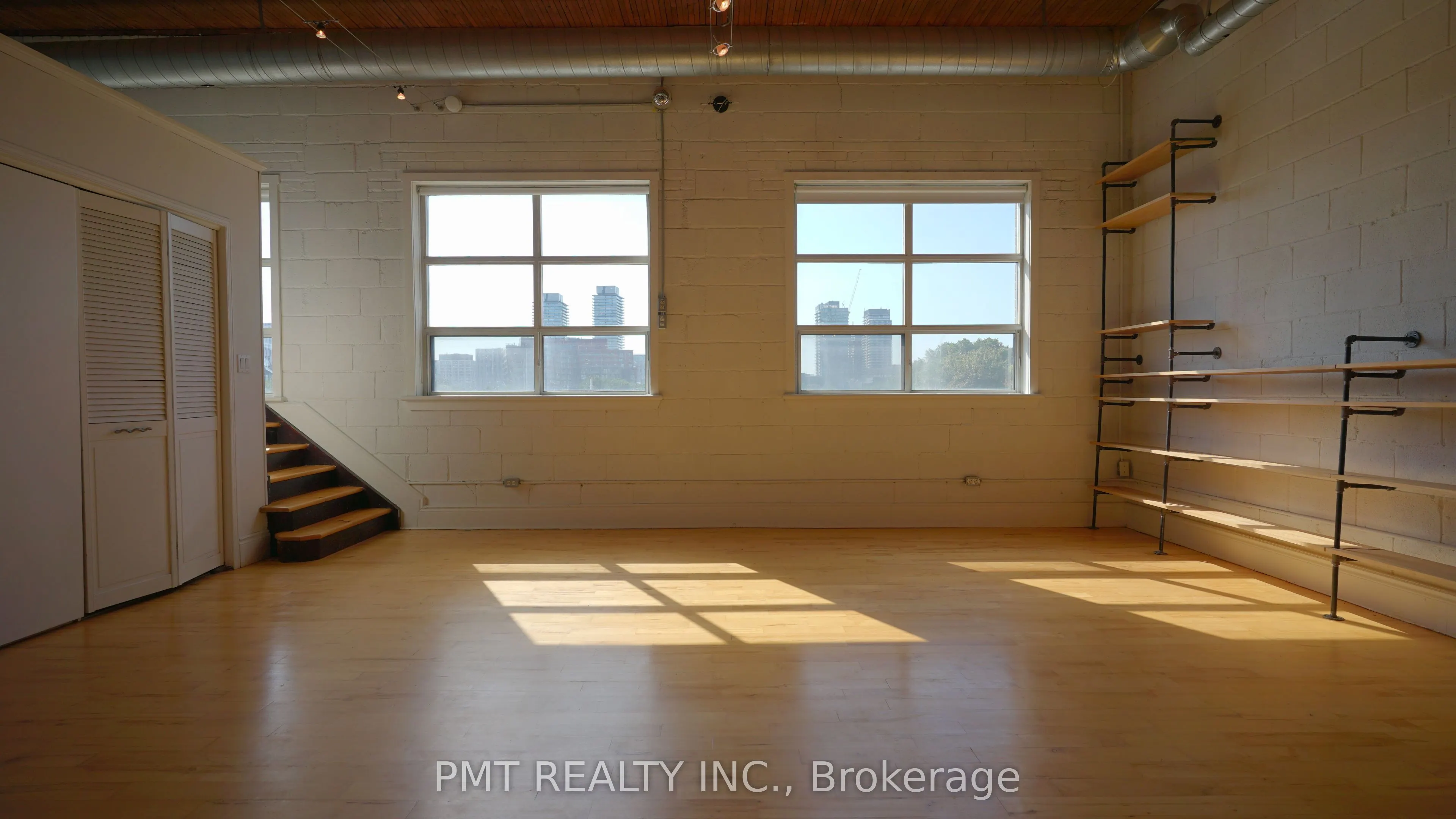 426 Queen Street E, #401