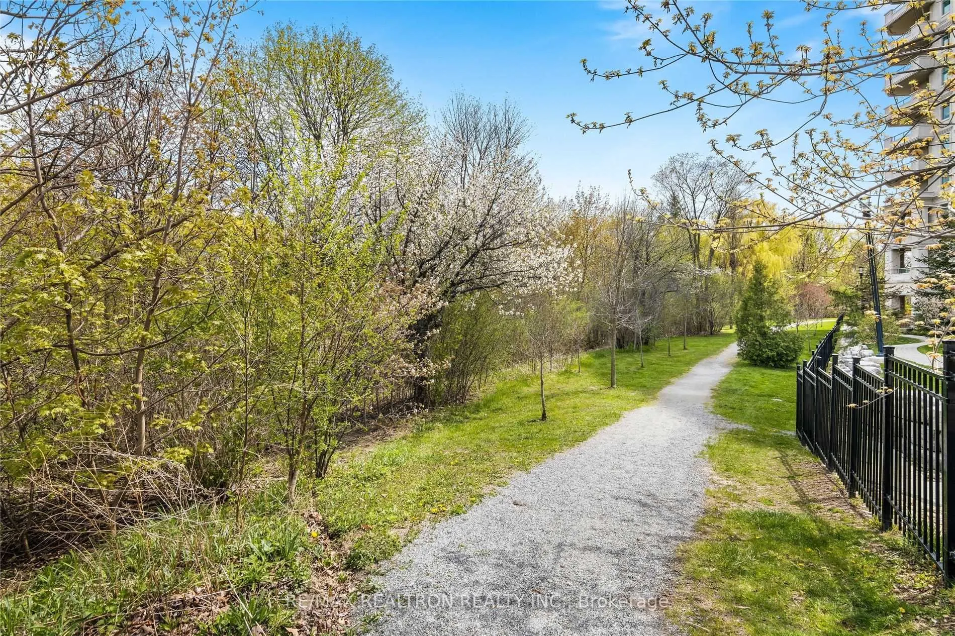 20 Bloorview Place, #310
