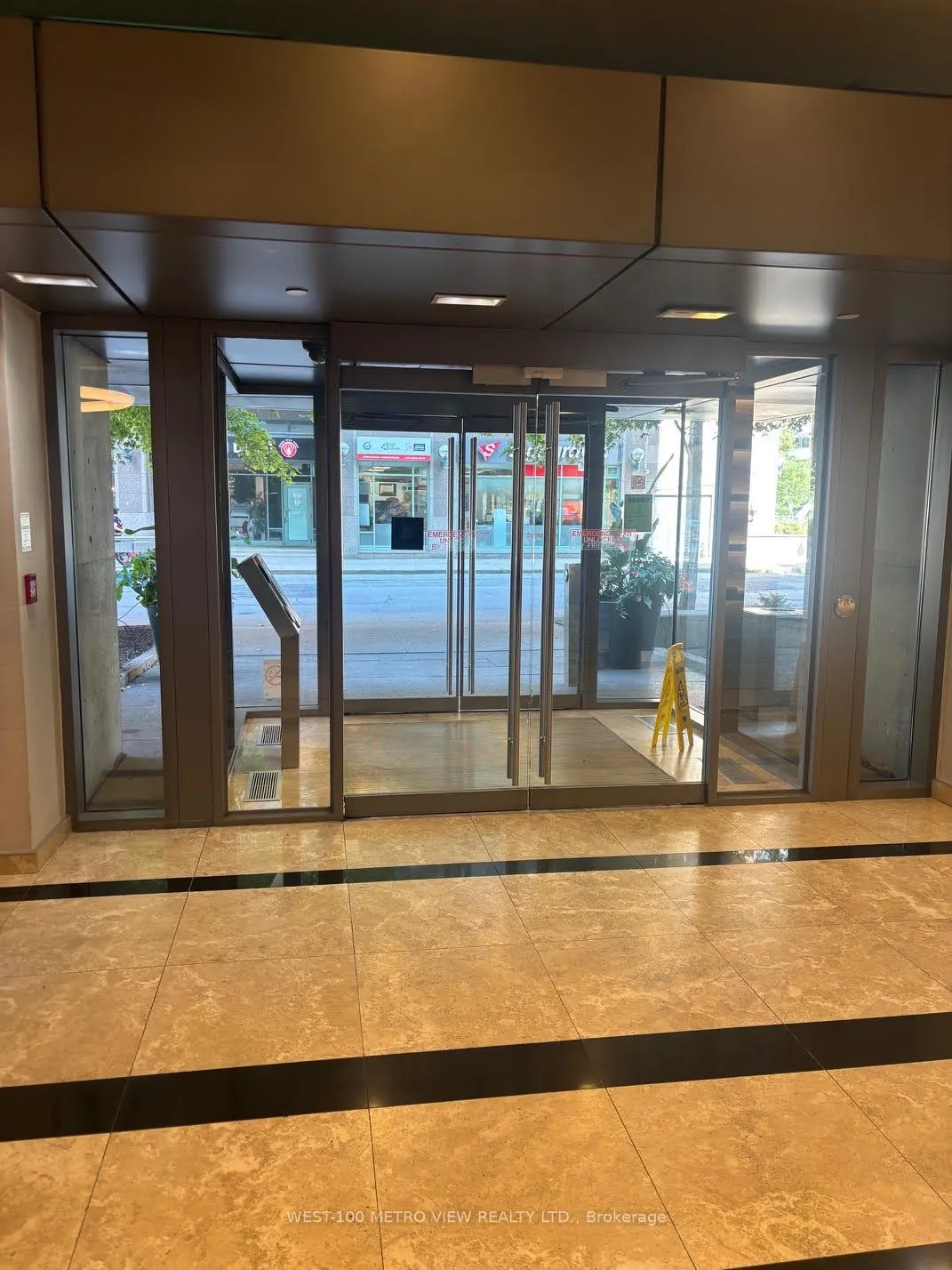 37 Grosvenor Street, #3001