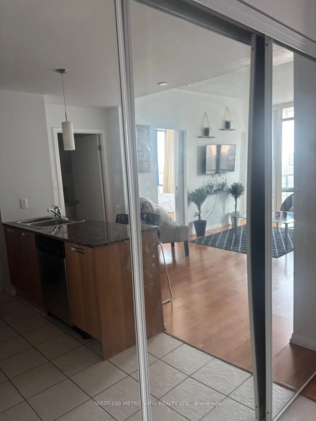 37 Grosvenor Street, #3001