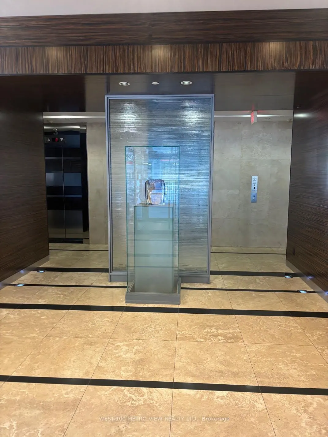 37 Grosvenor Street, #3001