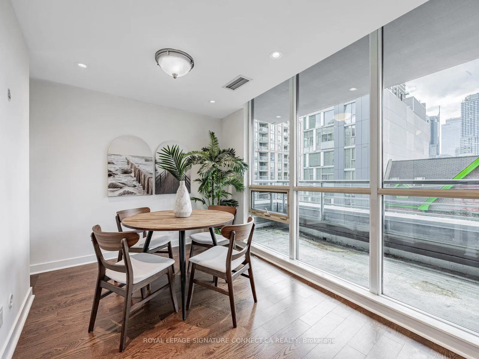 320 Richmond Street W, #407