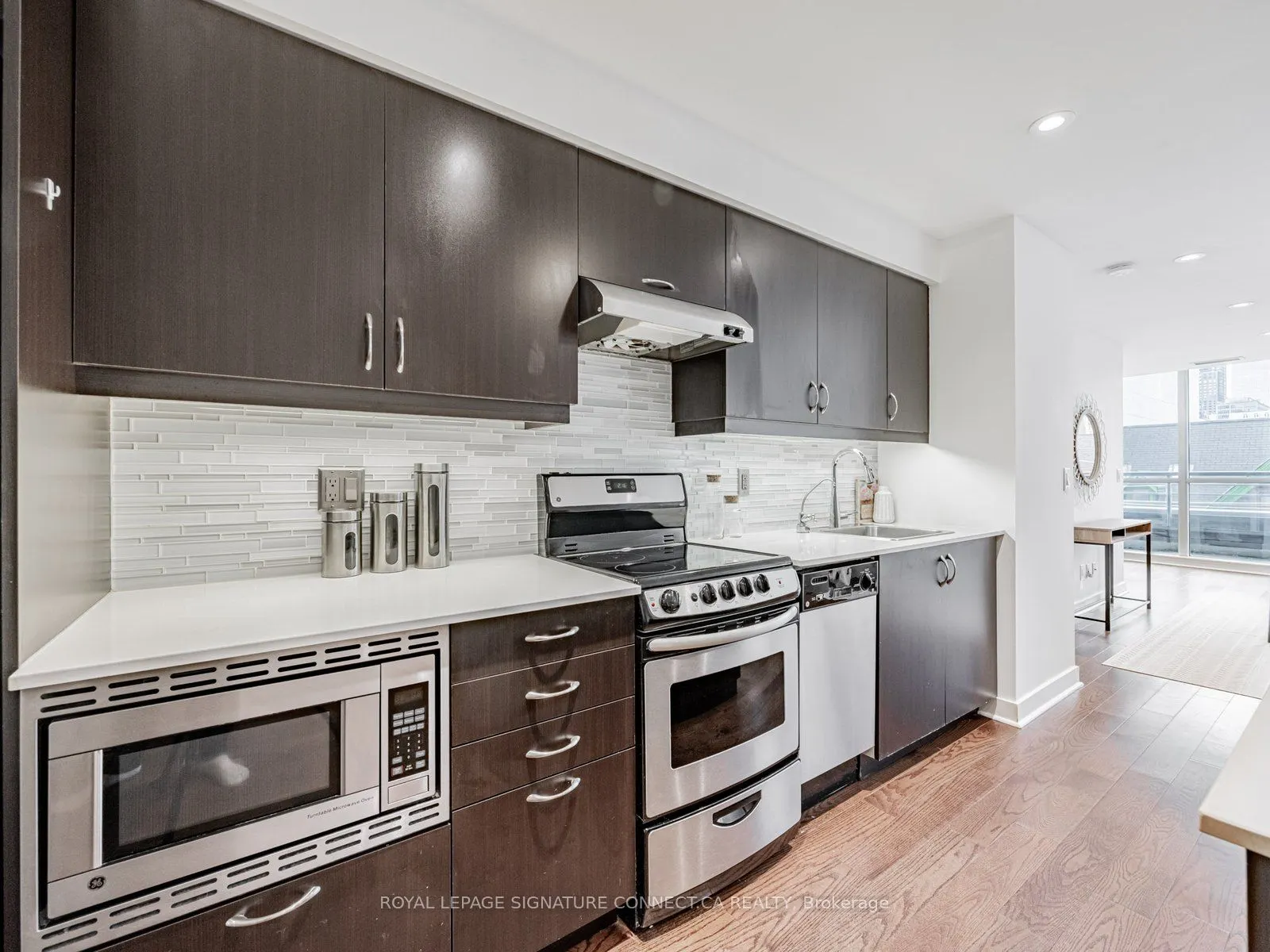 320 Richmond Street W, #407