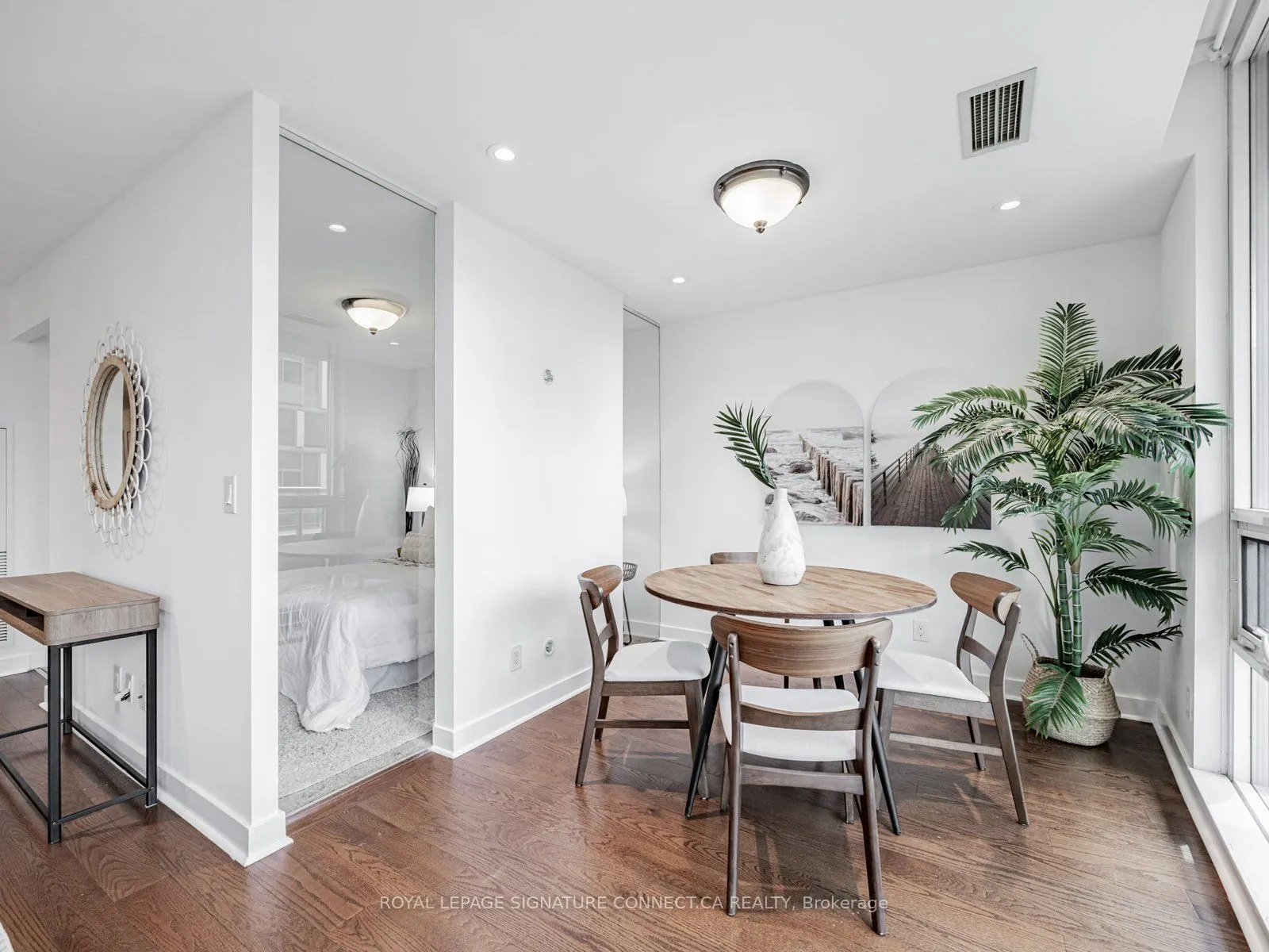 320 Richmond Street W, #407