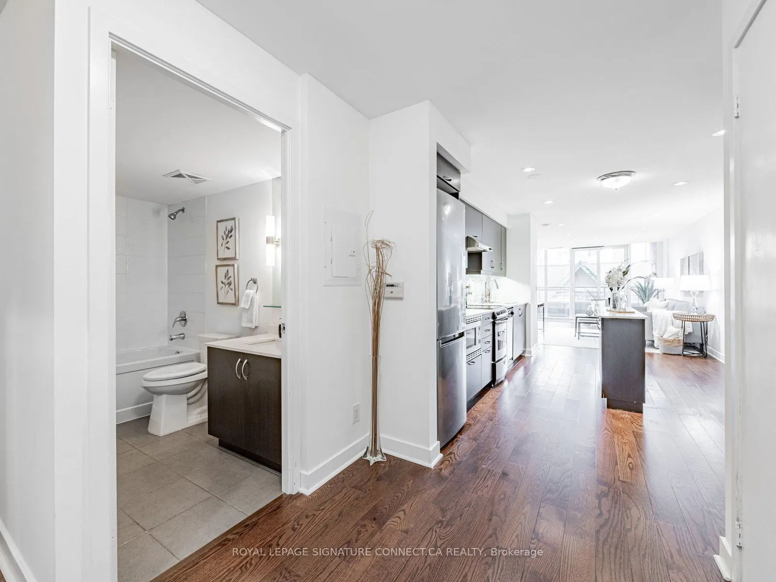 320 Richmond Street W, #407