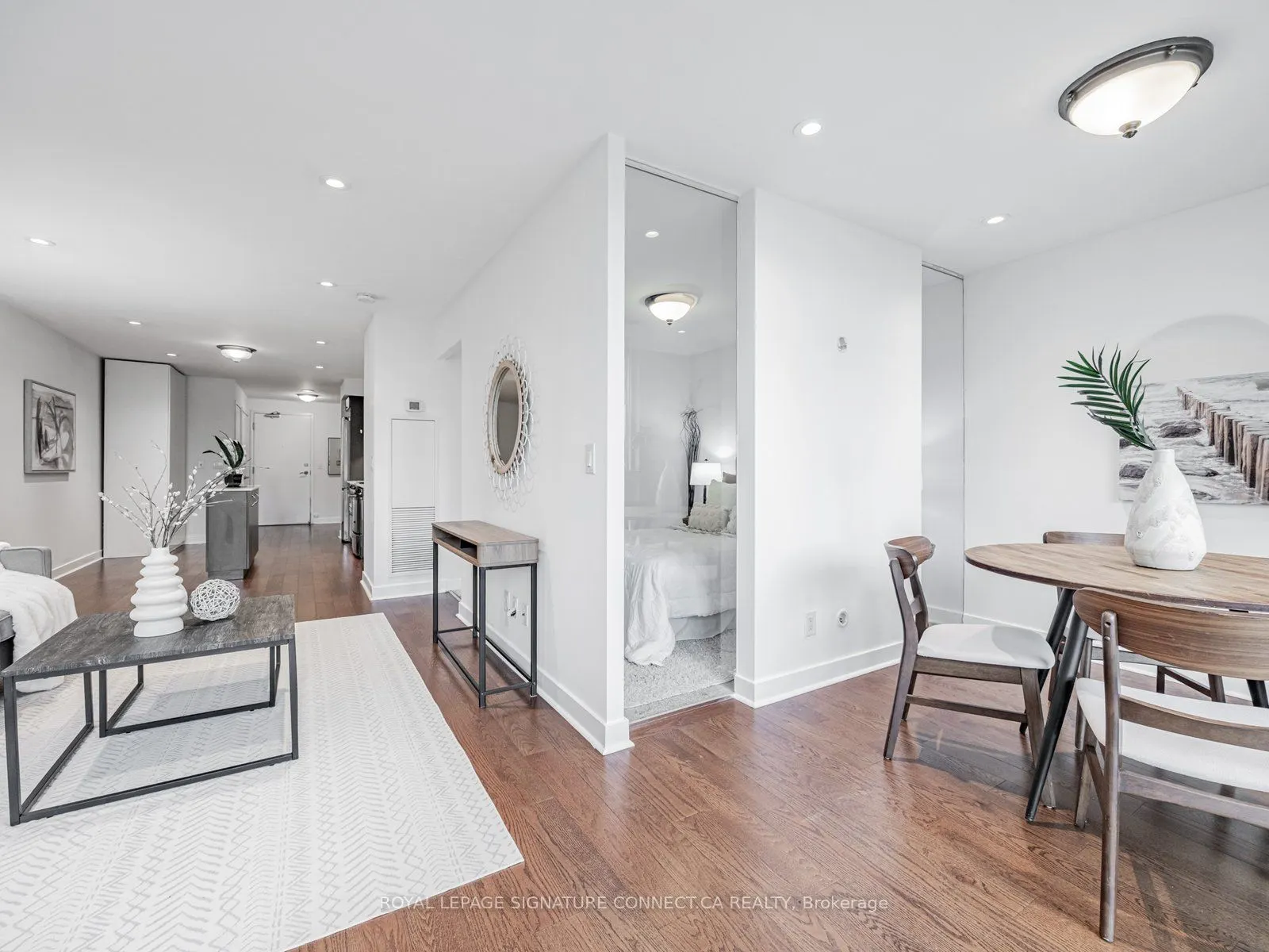320 Richmond Street W, #407