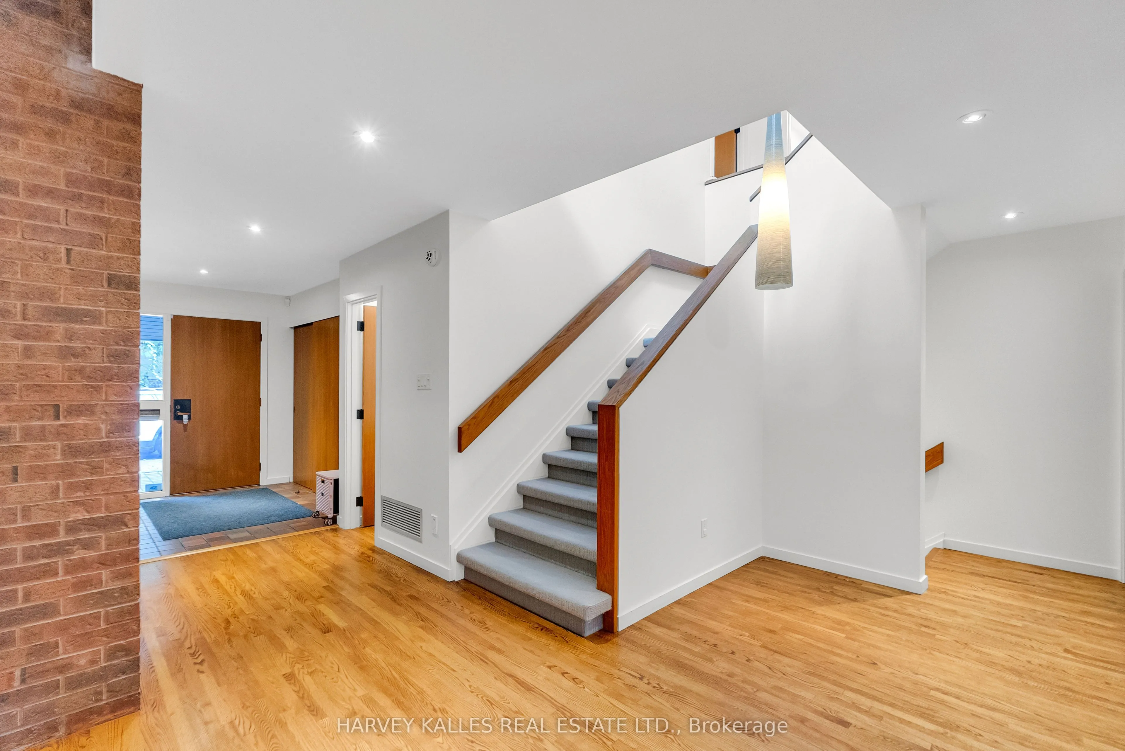 138 Rosewell Avenue