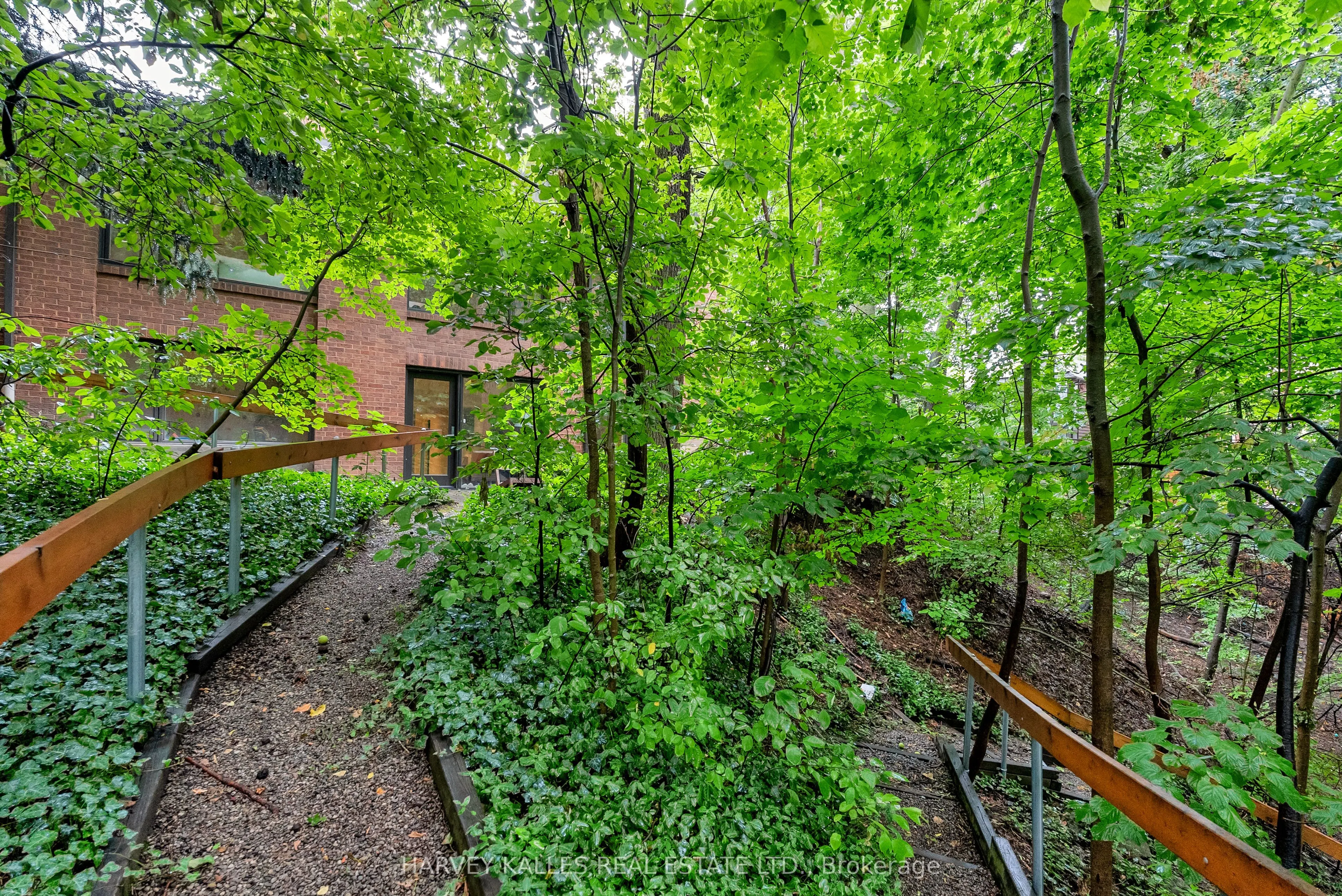 138 Rosewell Avenue