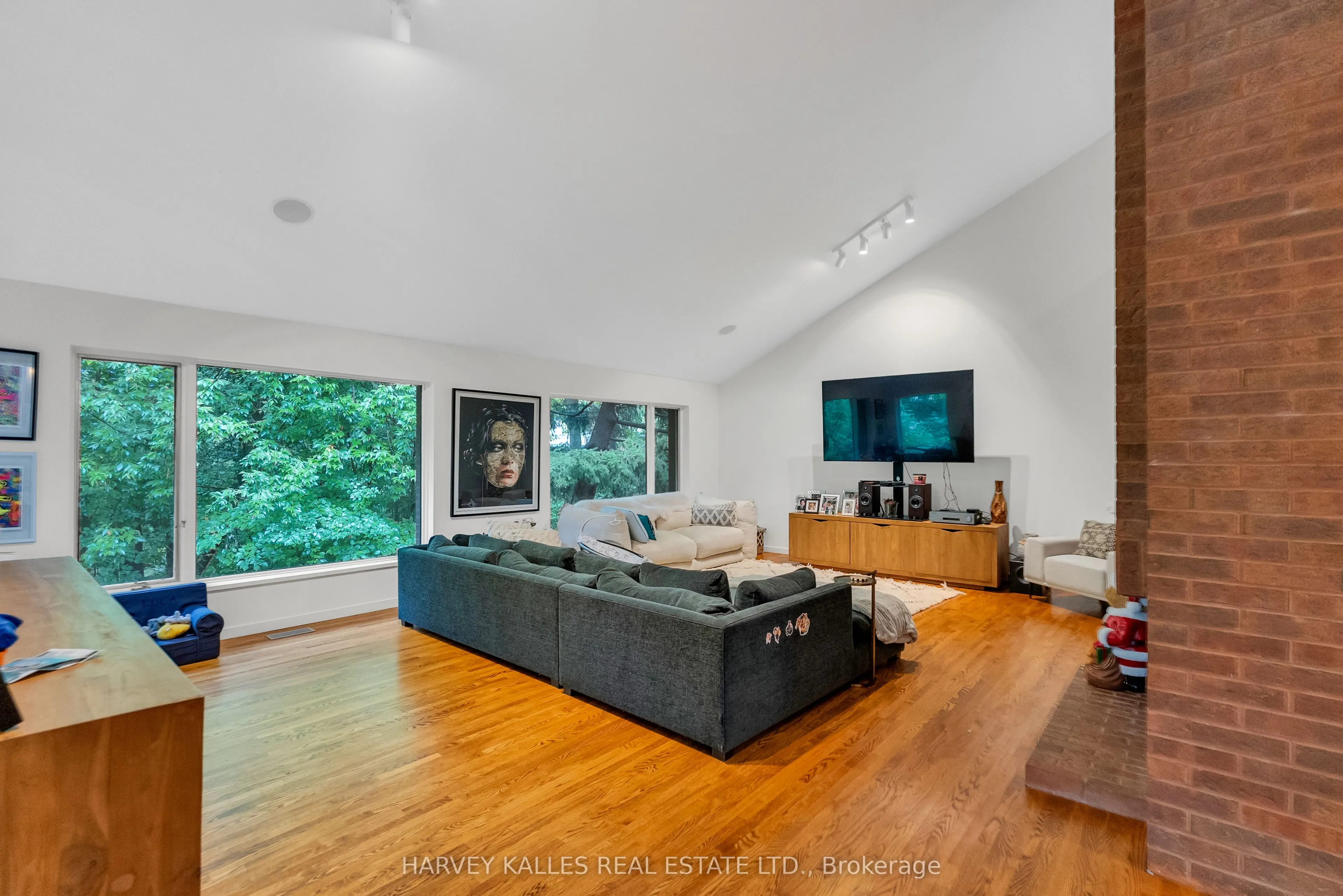 138 Rosewell Avenue