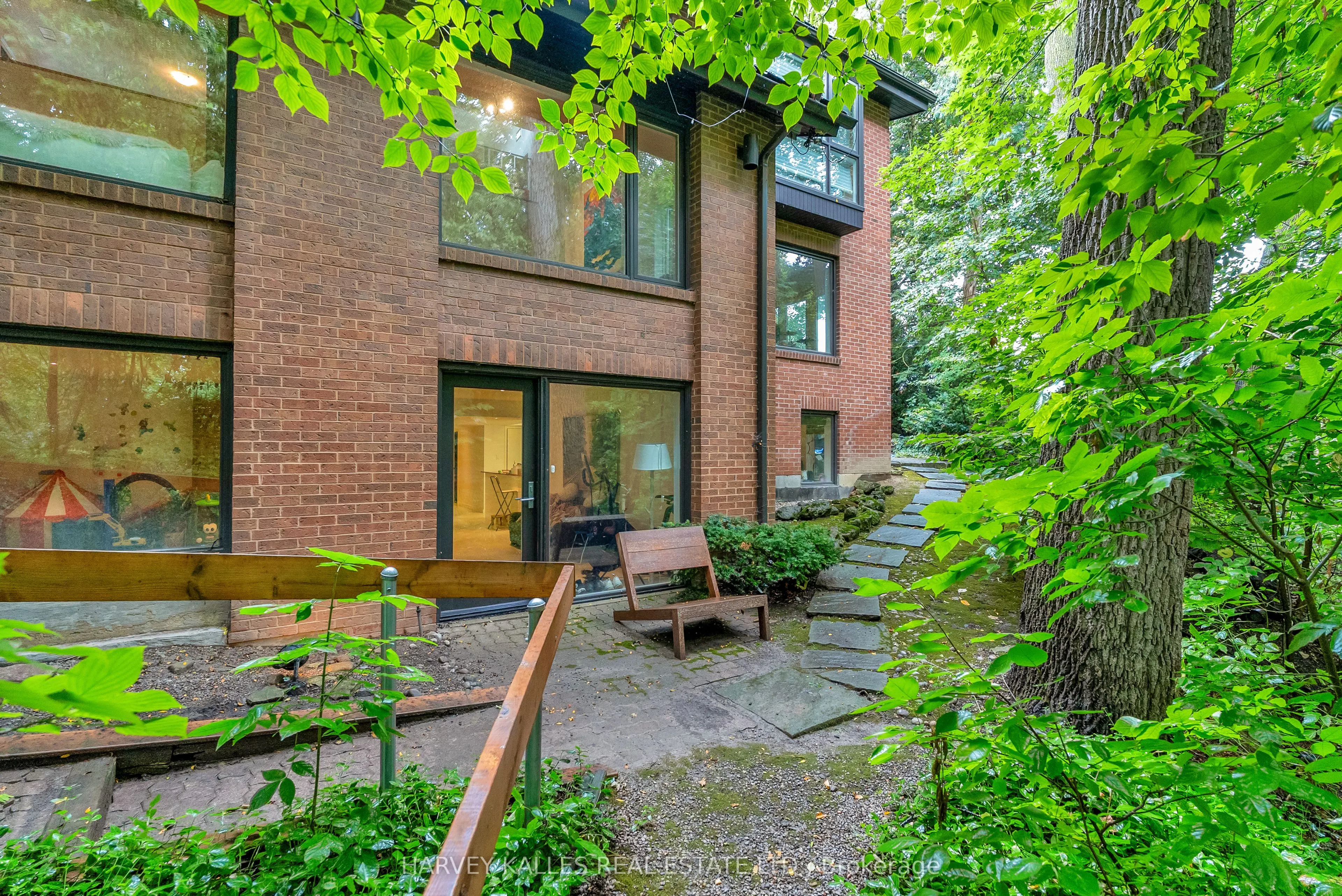 138 Rosewell Avenue
