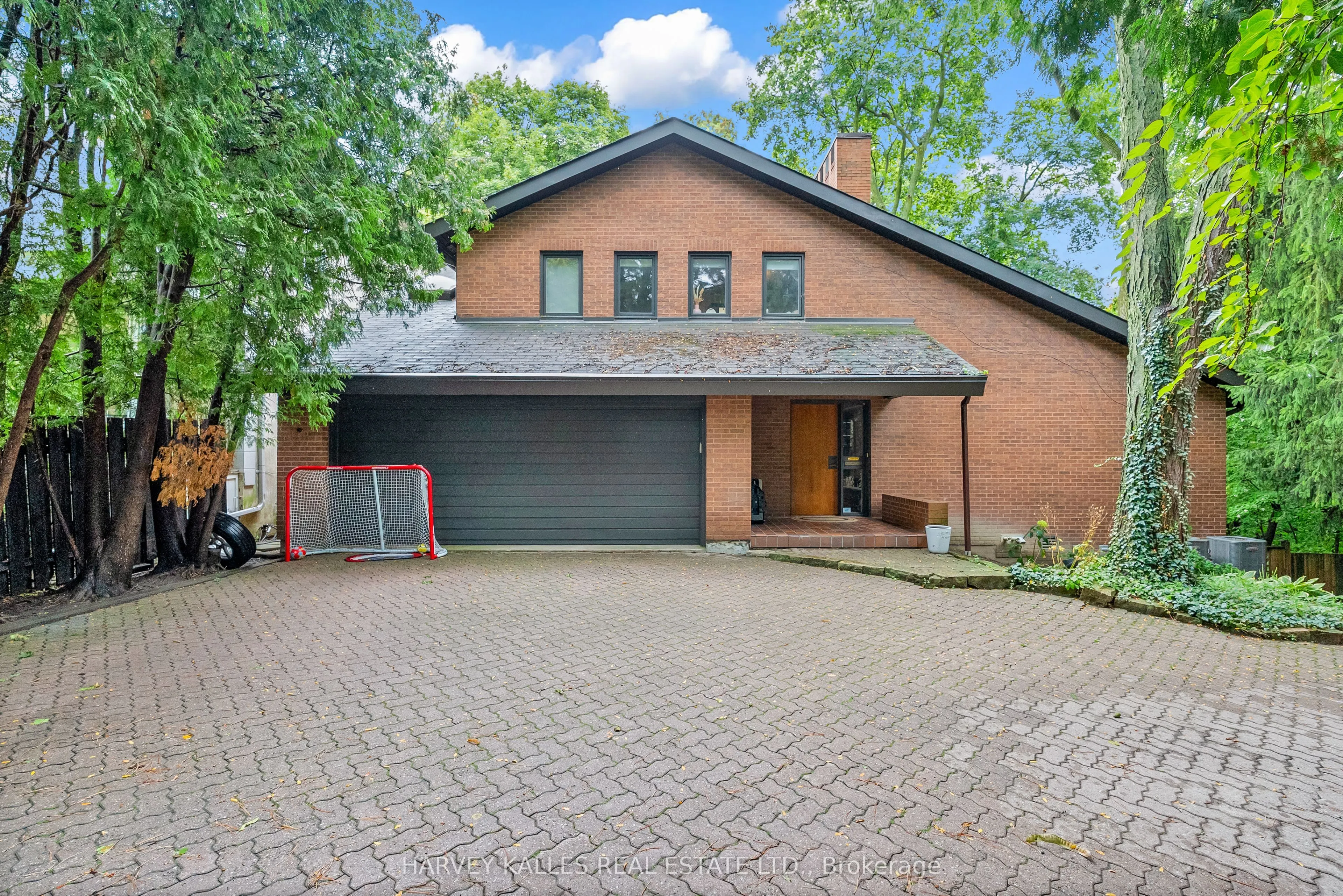 138 Rosewell Avenue