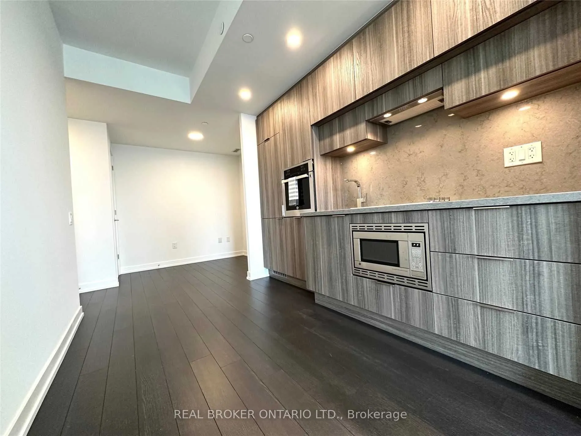 39 Roehampton Avenue, #1401