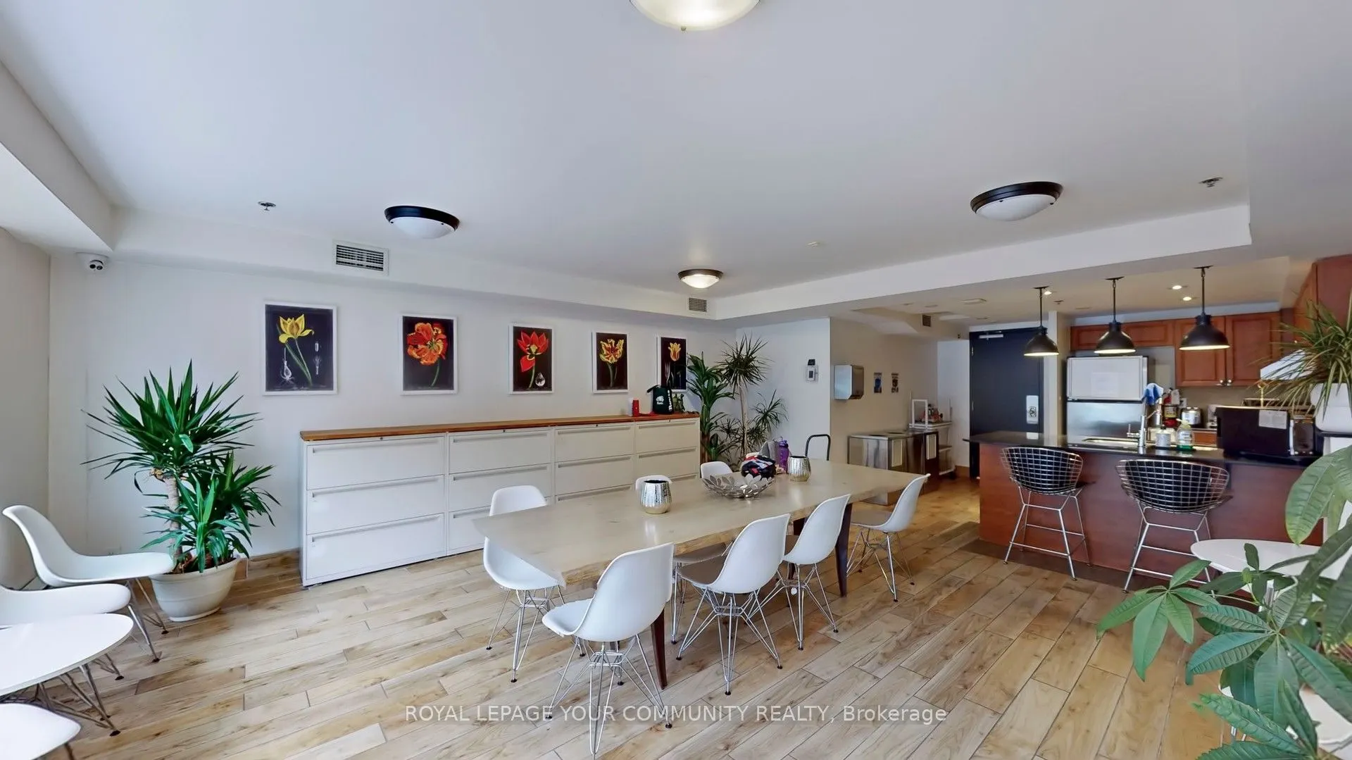 225 wellesley Street, #610