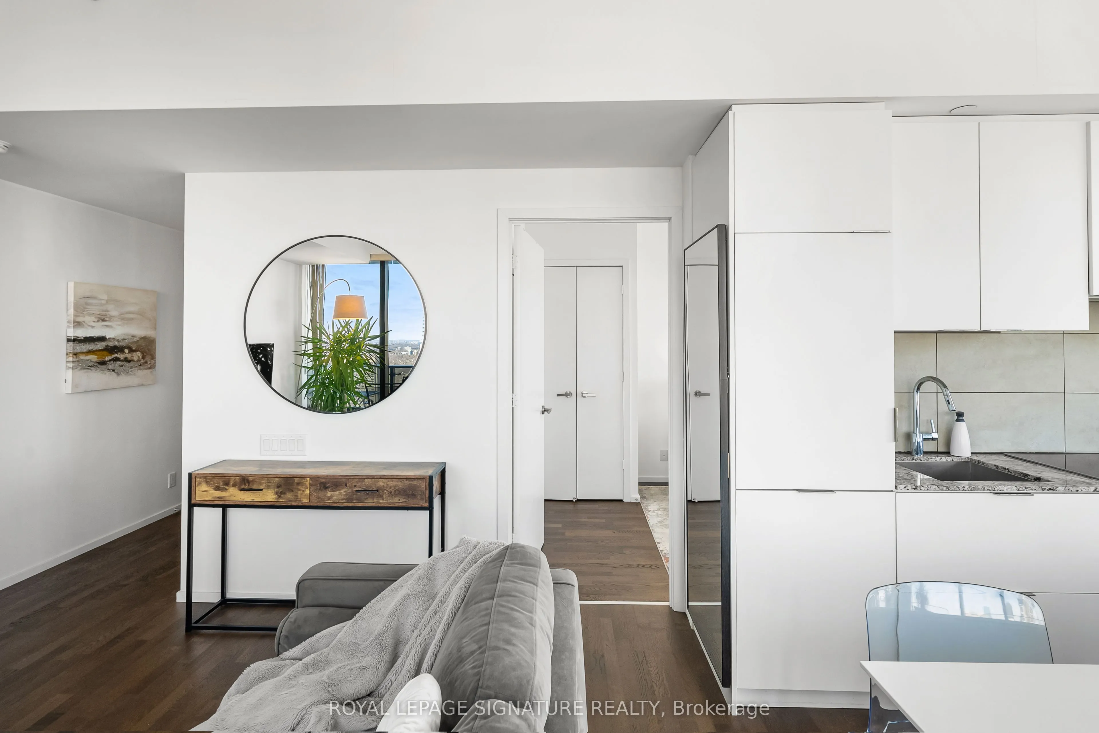 5 St Joseph Street, #4704