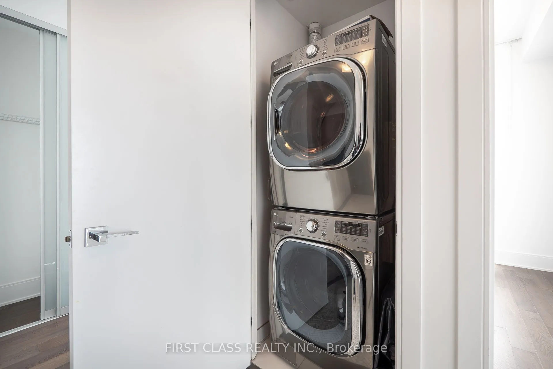 42 Charles Street E, #4804