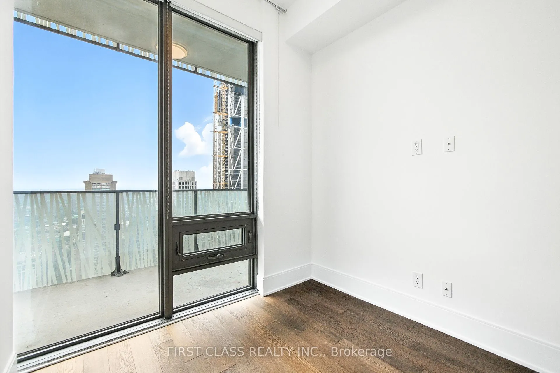 42 Charles Street E, #4804