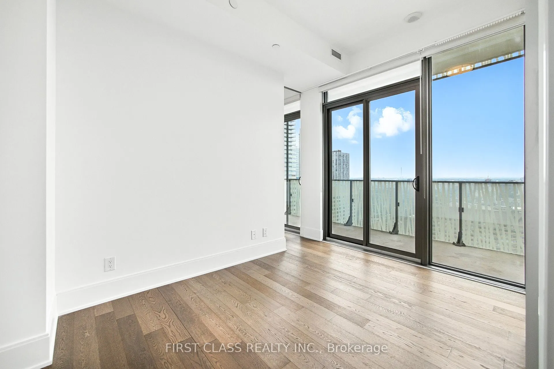 42 Charles Street E, #4804
