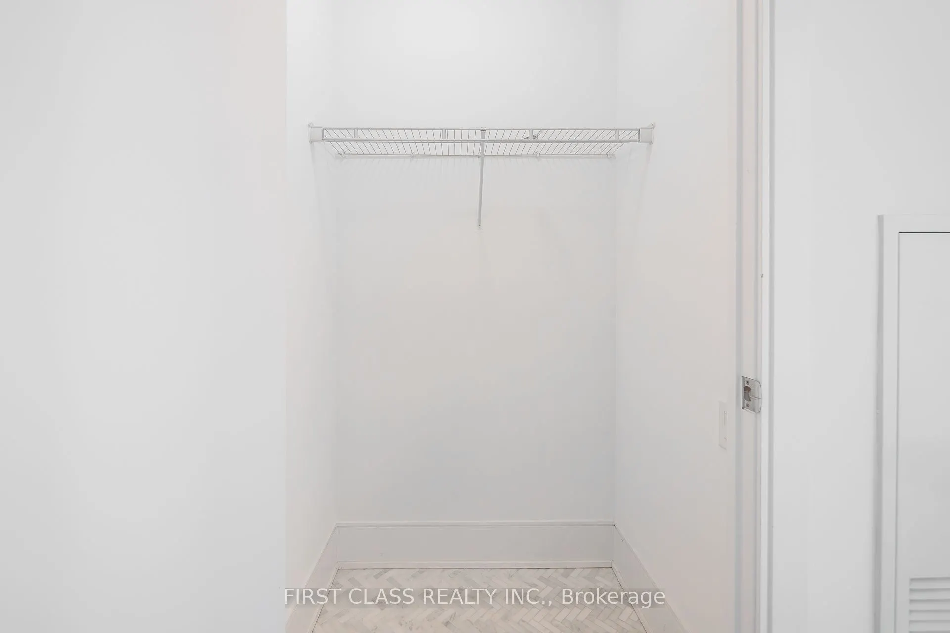 42 Charles Street E, #4804
