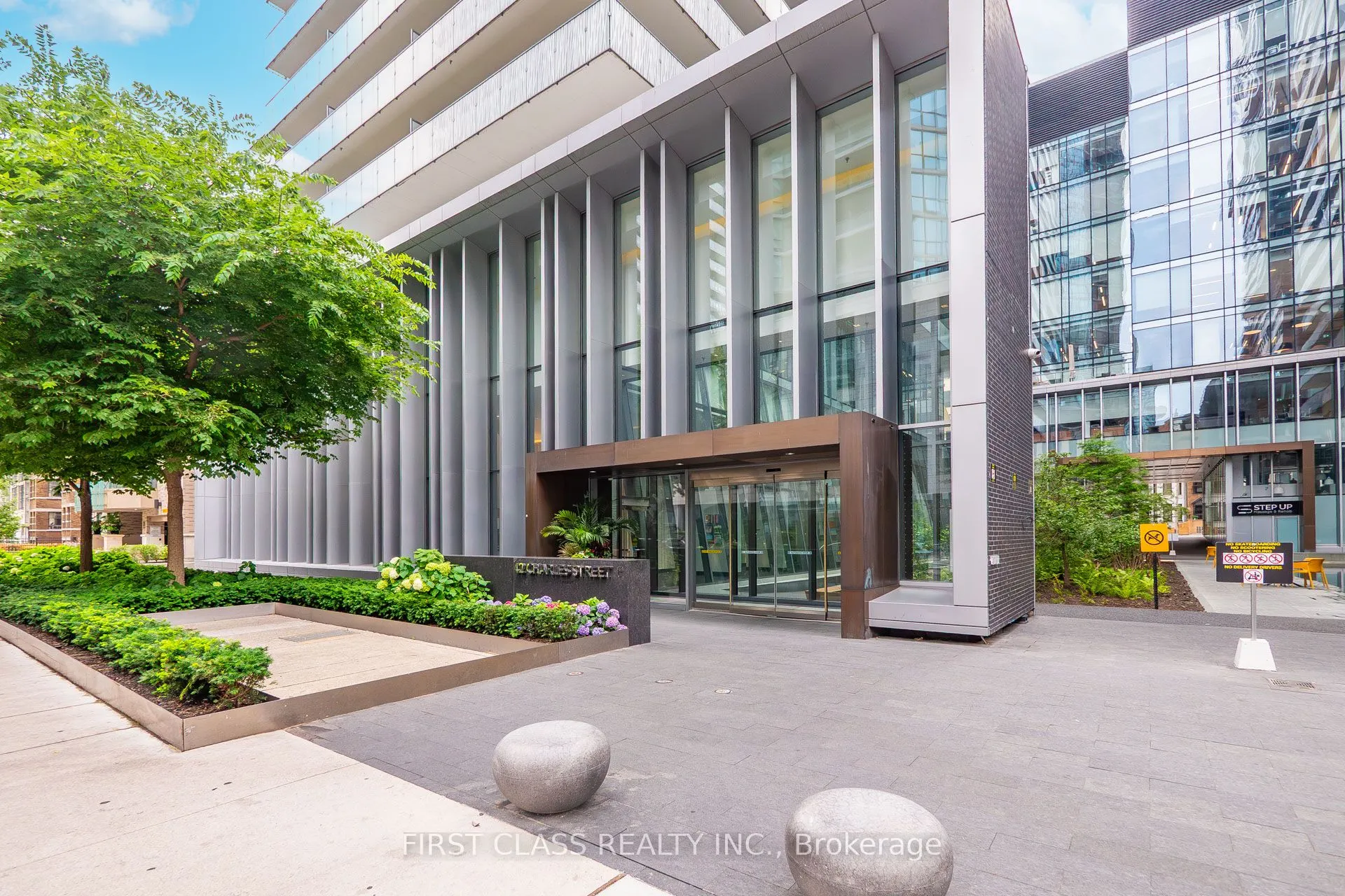 42 Charles Street E, #4804