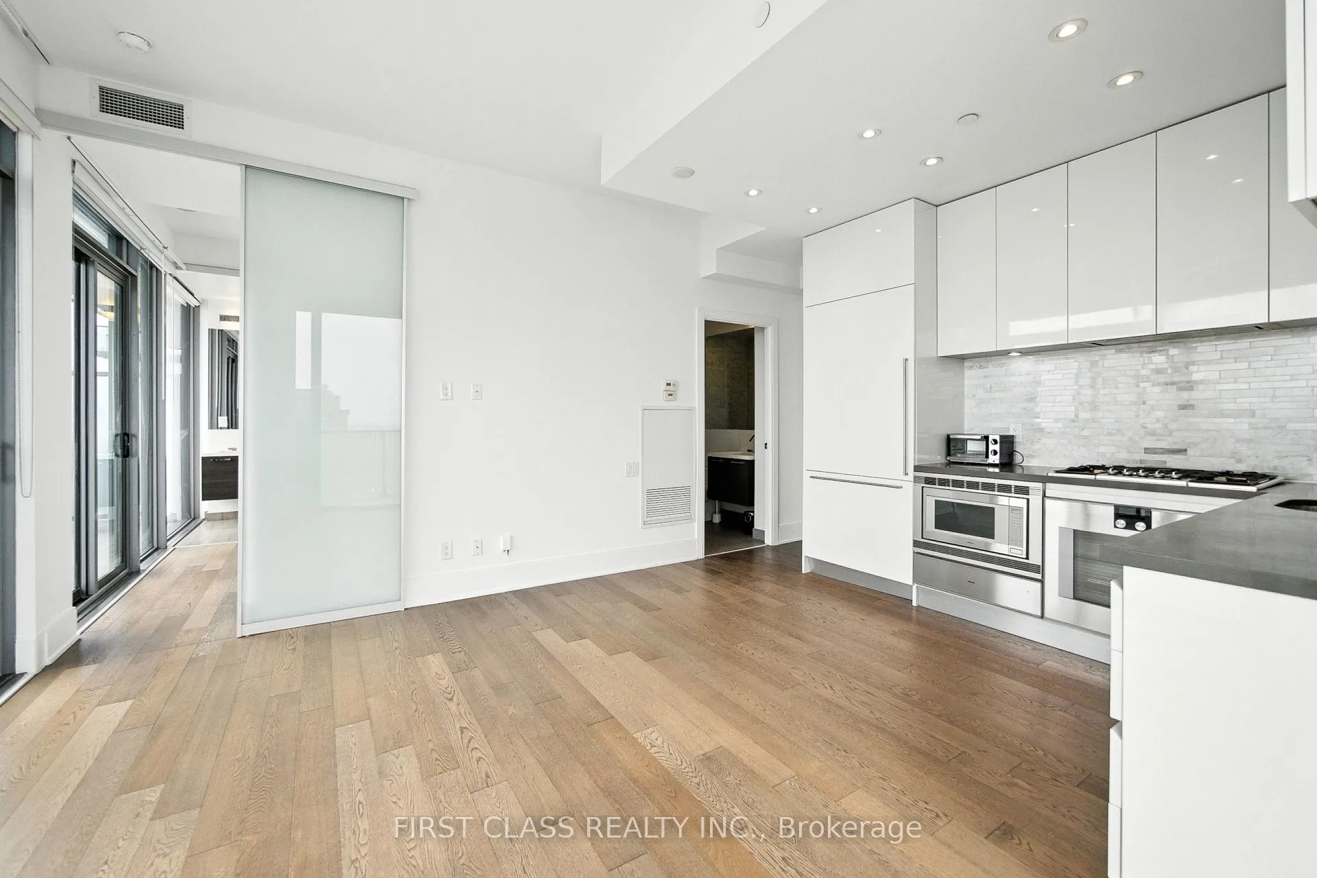 42 Charles Street E, #4804
