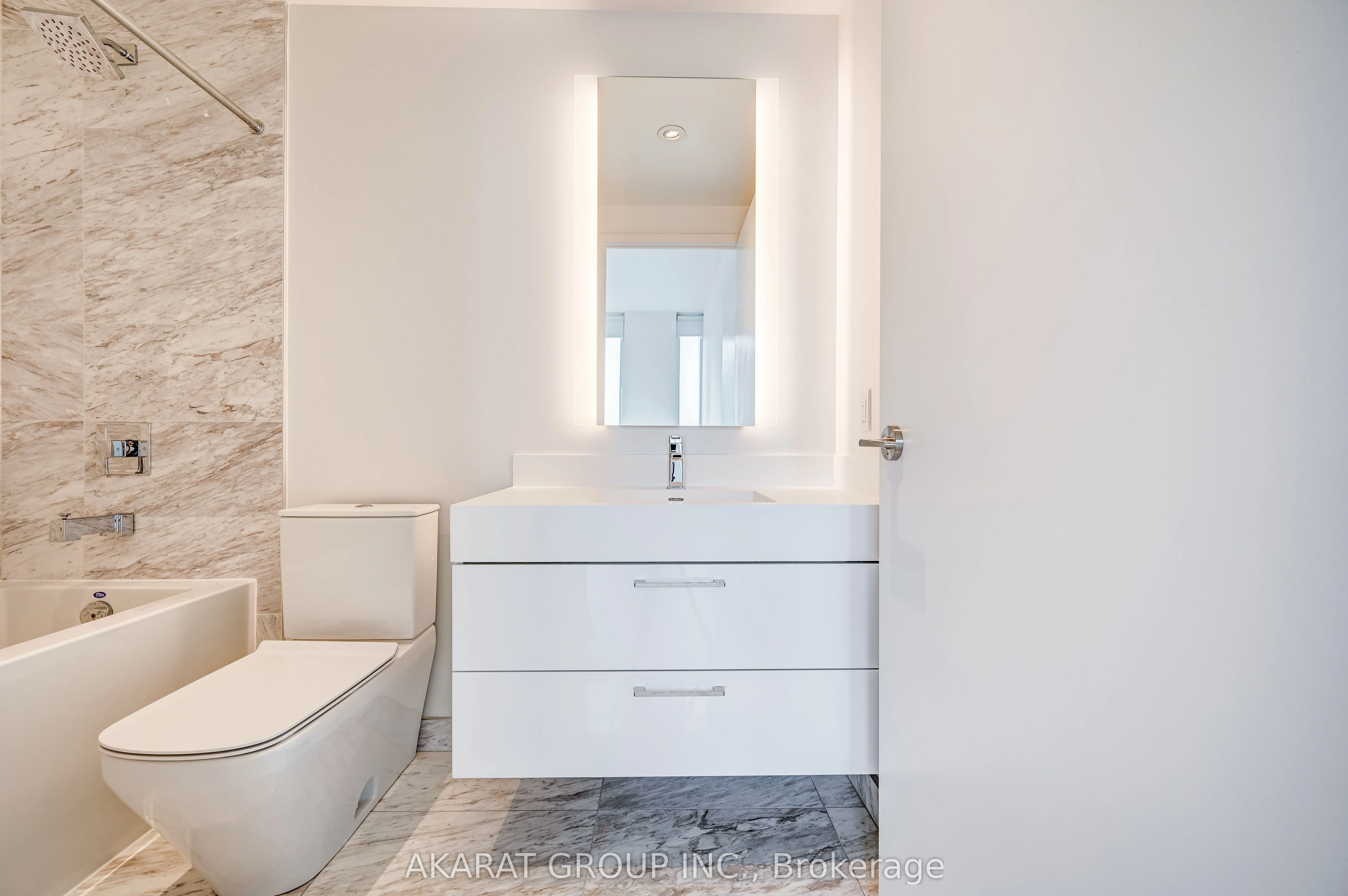 1 Yorkville Avenue, #1711