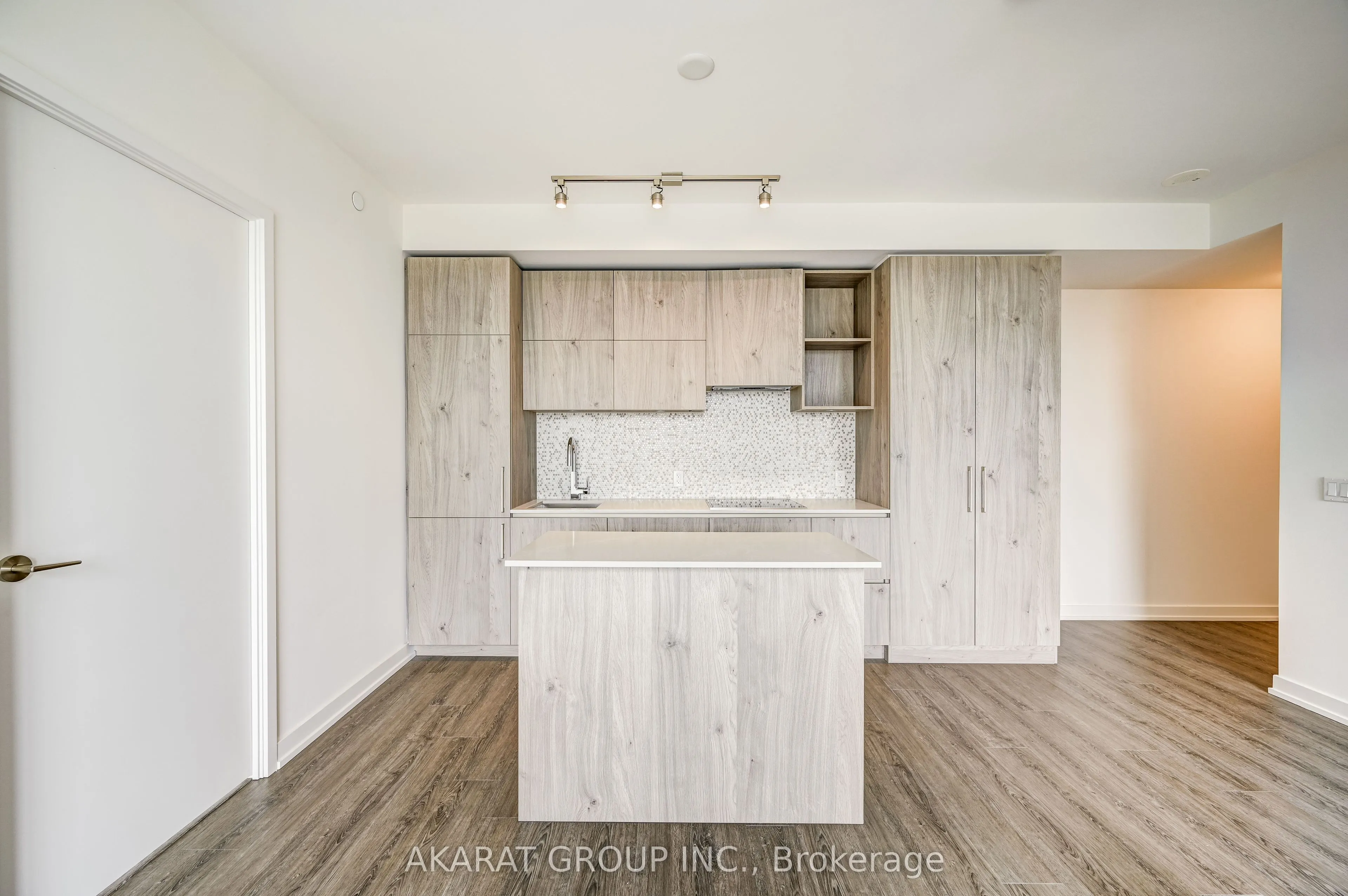 1 Yorkville Avenue, #1711