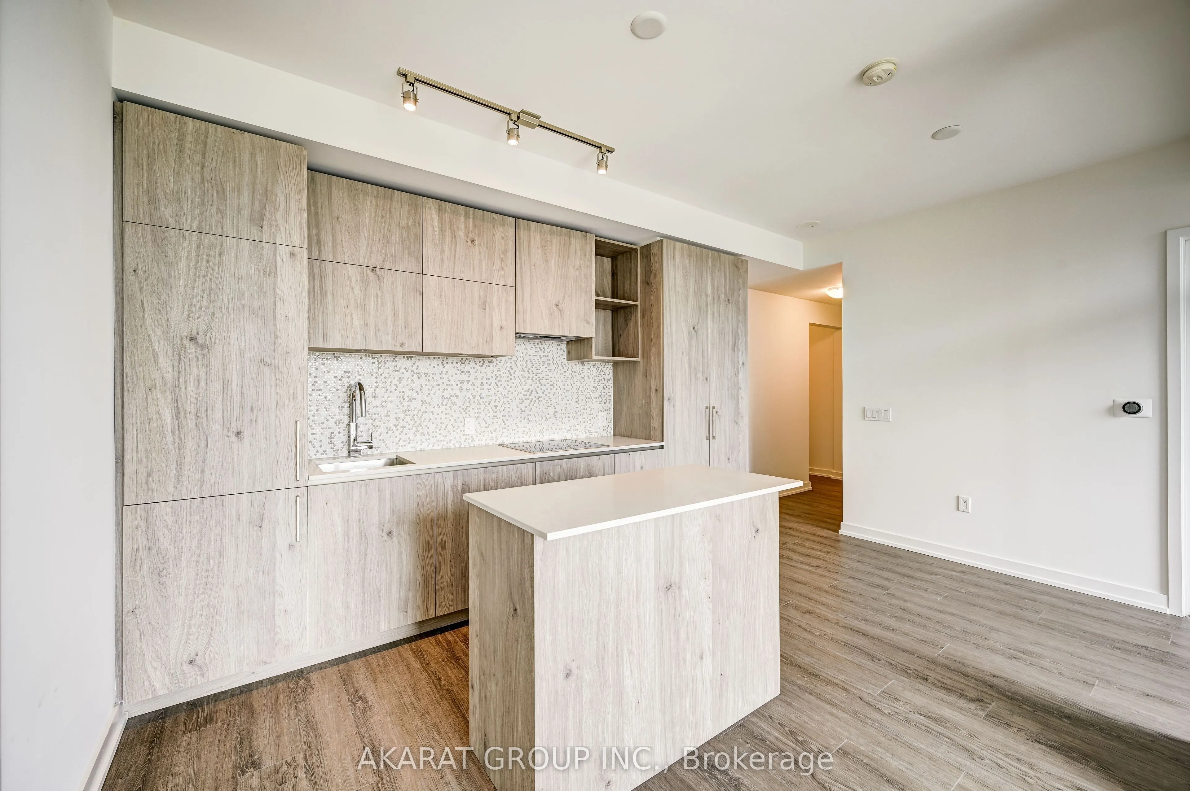 1 Yorkville Avenue, #1711