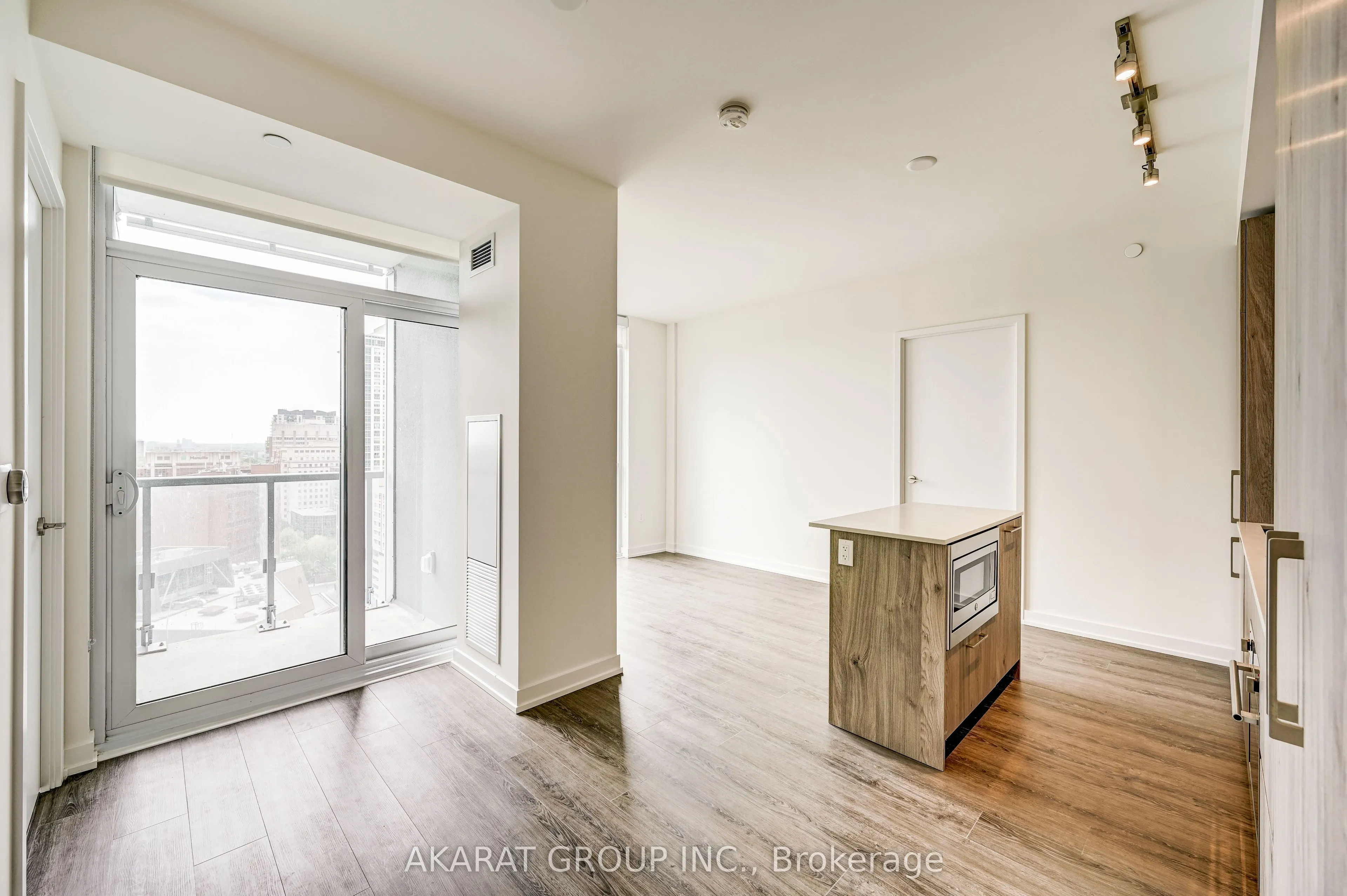 1 Yorkville Avenue, #1711