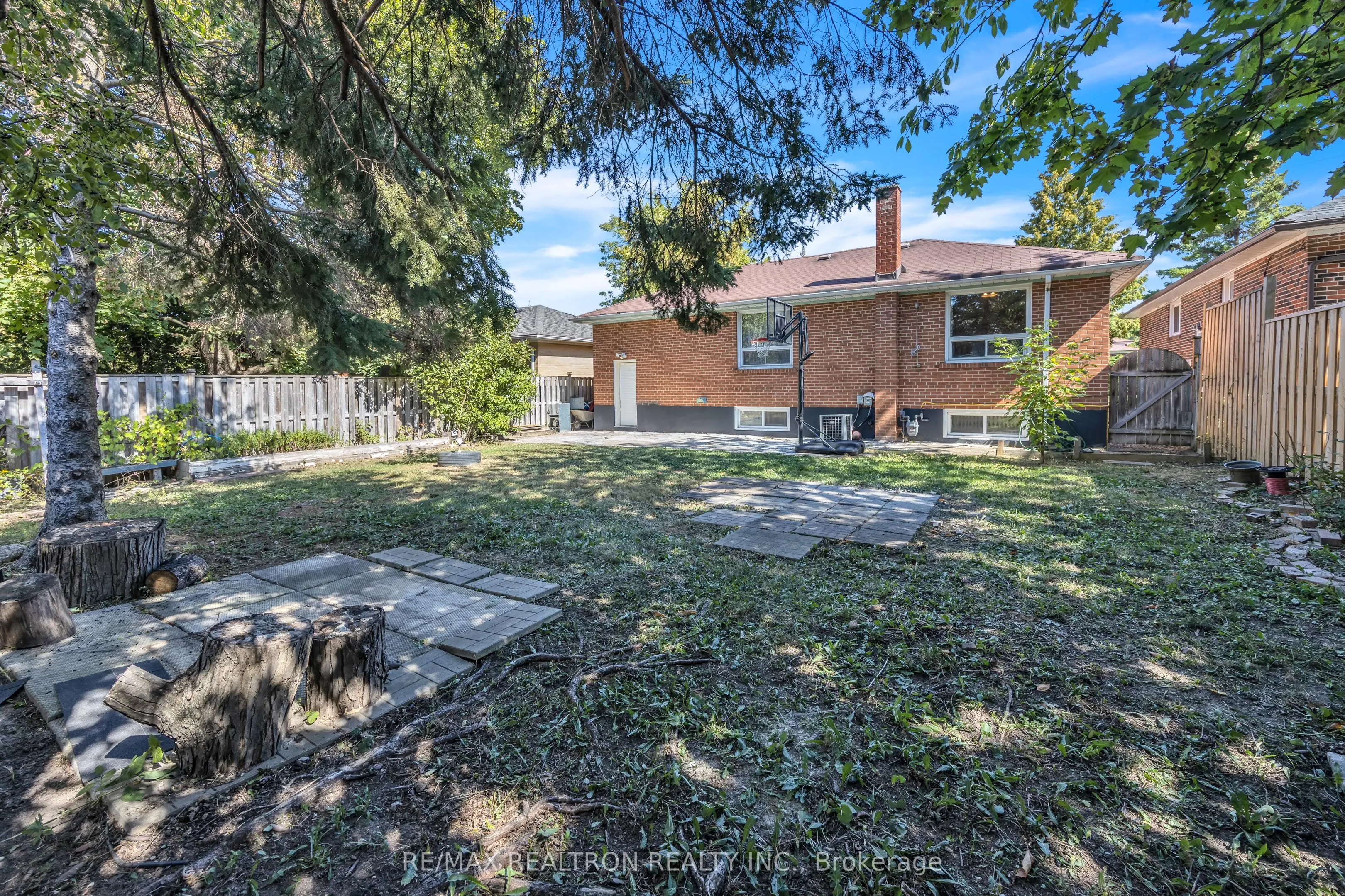 926 Willowdale Avenue
